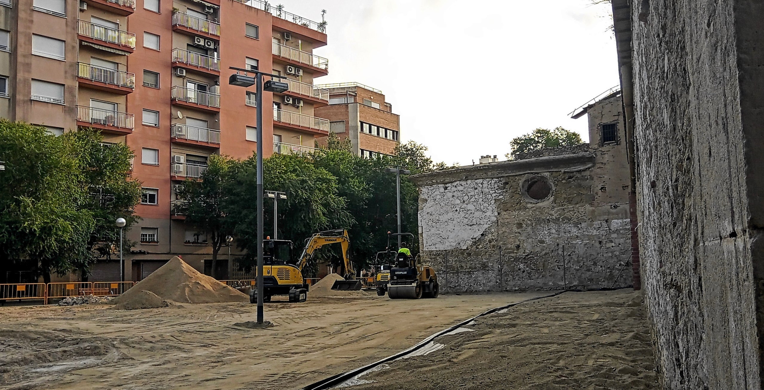 les obres de remodelació i millora de la plaça de les Dones de la Motor Ibèrica Foto: Laura de Andrés