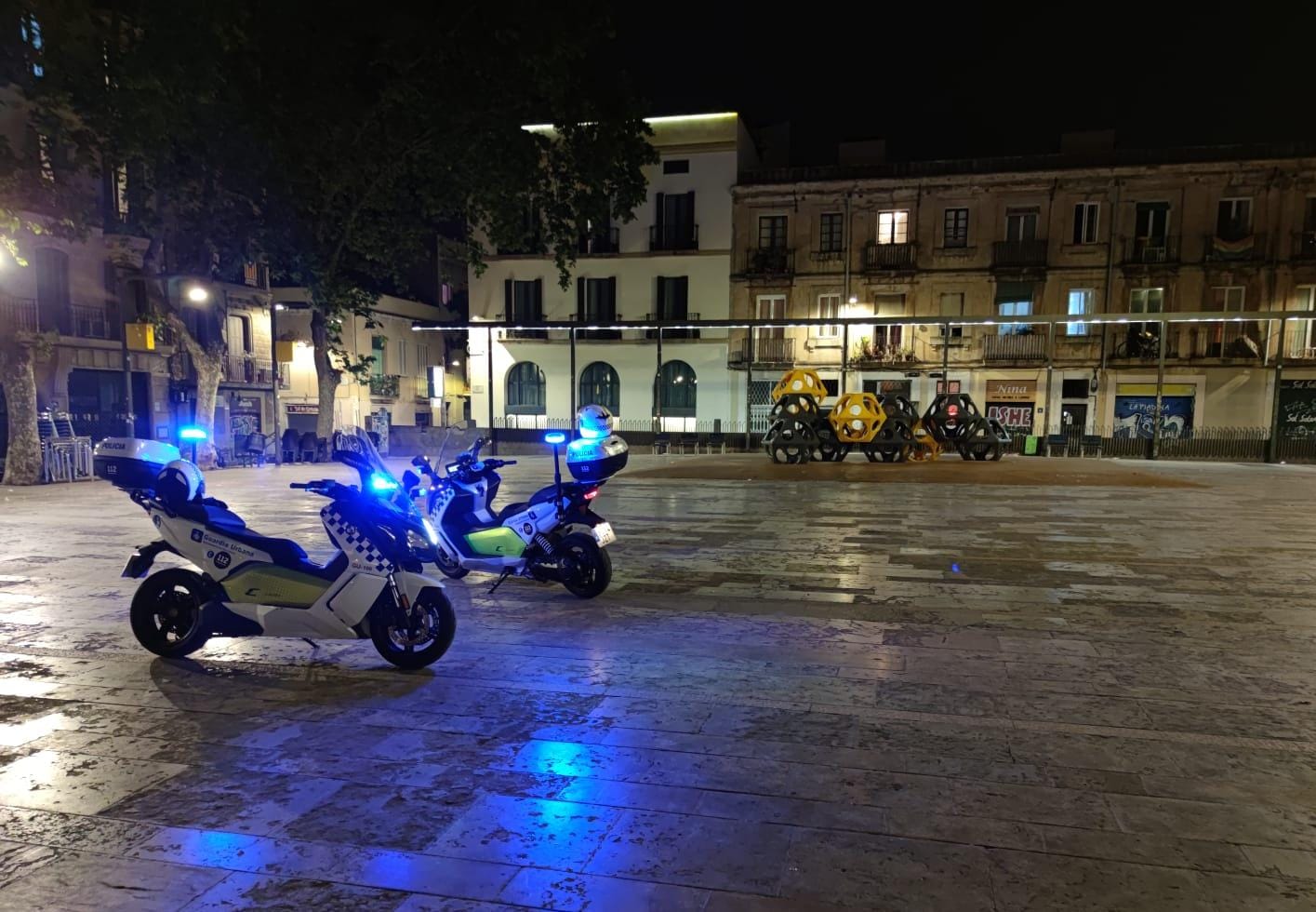 Dues motocicletes de la Guàrdia Urbana / GUB