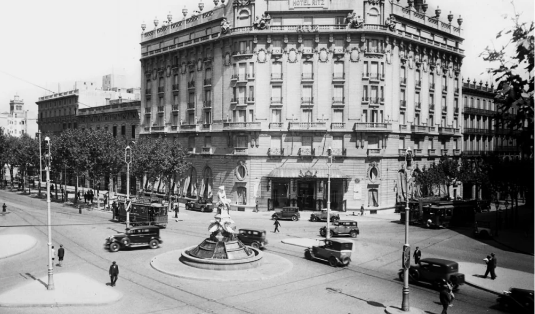 Façana de l'antic hotel Ritz de Barcelona