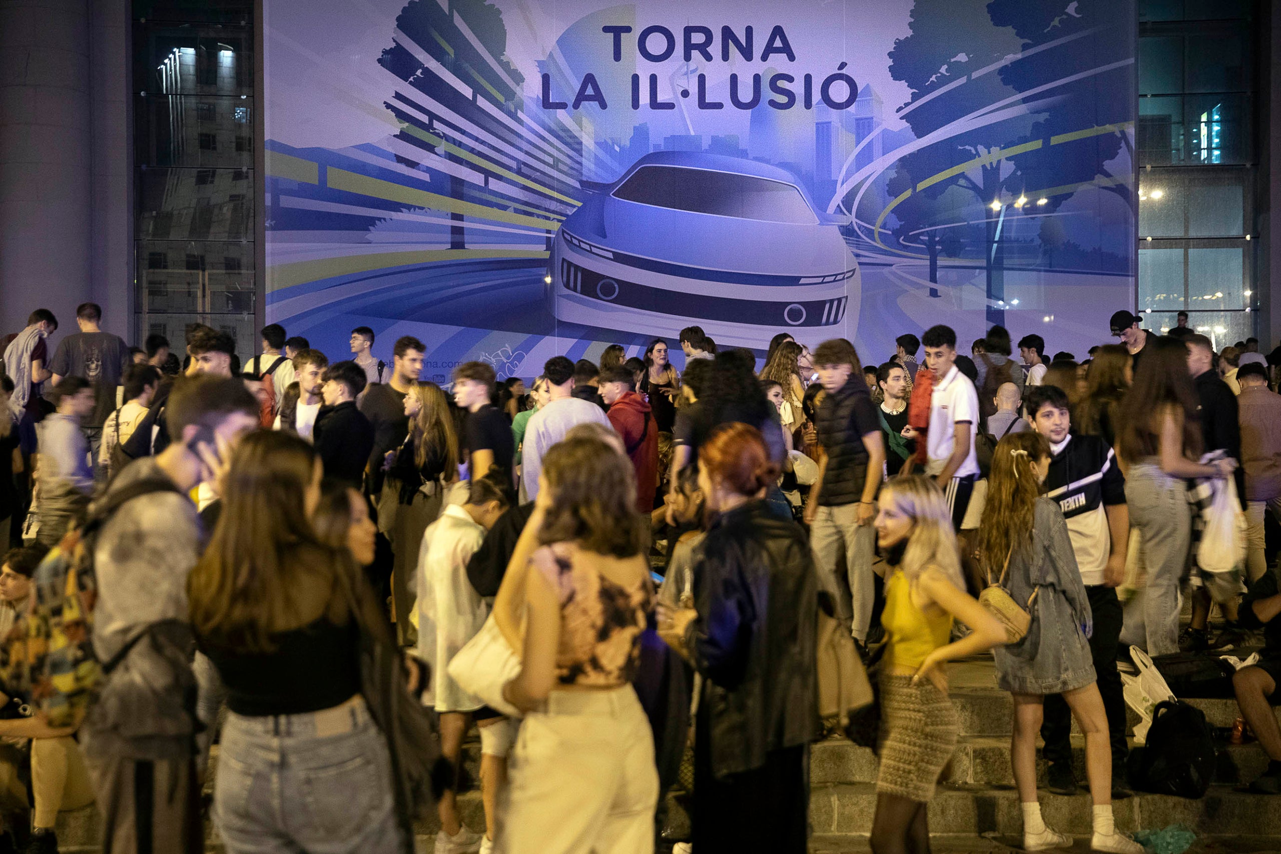 Botellot durant la Mercè de 2021 a la plaça Espanya / Jordi Play