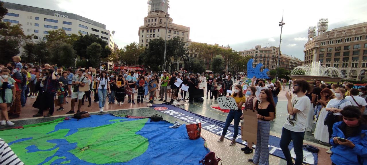 Concentració a plaça Catalunya contra el canvi climàtic / Fridays for future