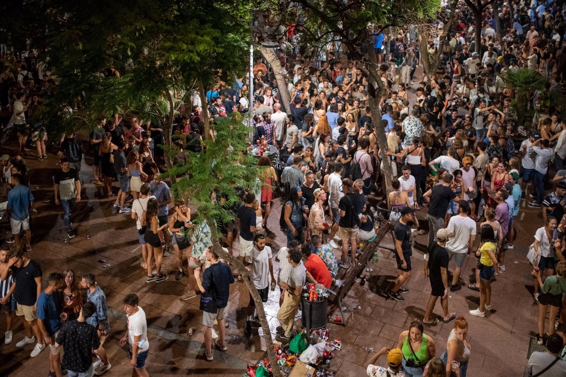 Imatge d'arxiu d'una concentració popular els dies de Festa Major de Sants / Lorena Sopêna (Europa Press)