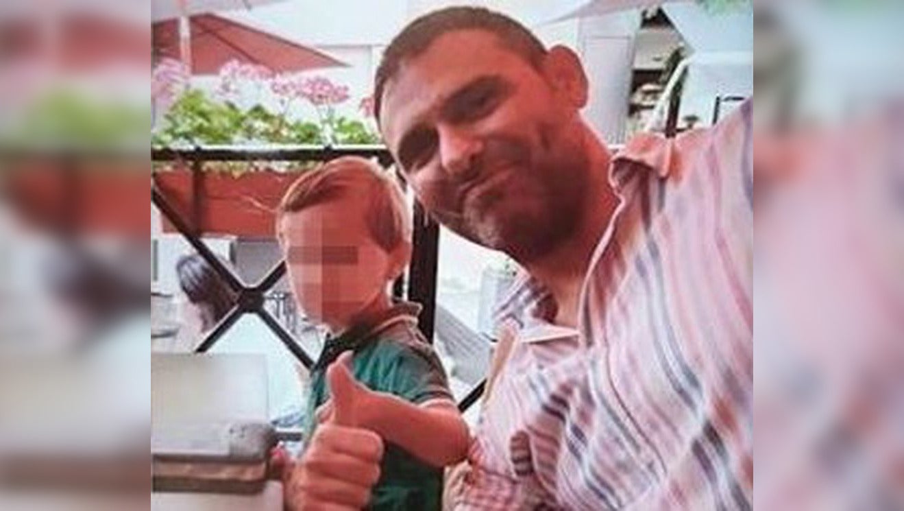 El pare del nen mort en un hotel, en una imatge de temps enrere / Cedida