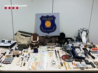 Els mossos desmantellen un grup criminal que robava en domicilis de la ciutat 