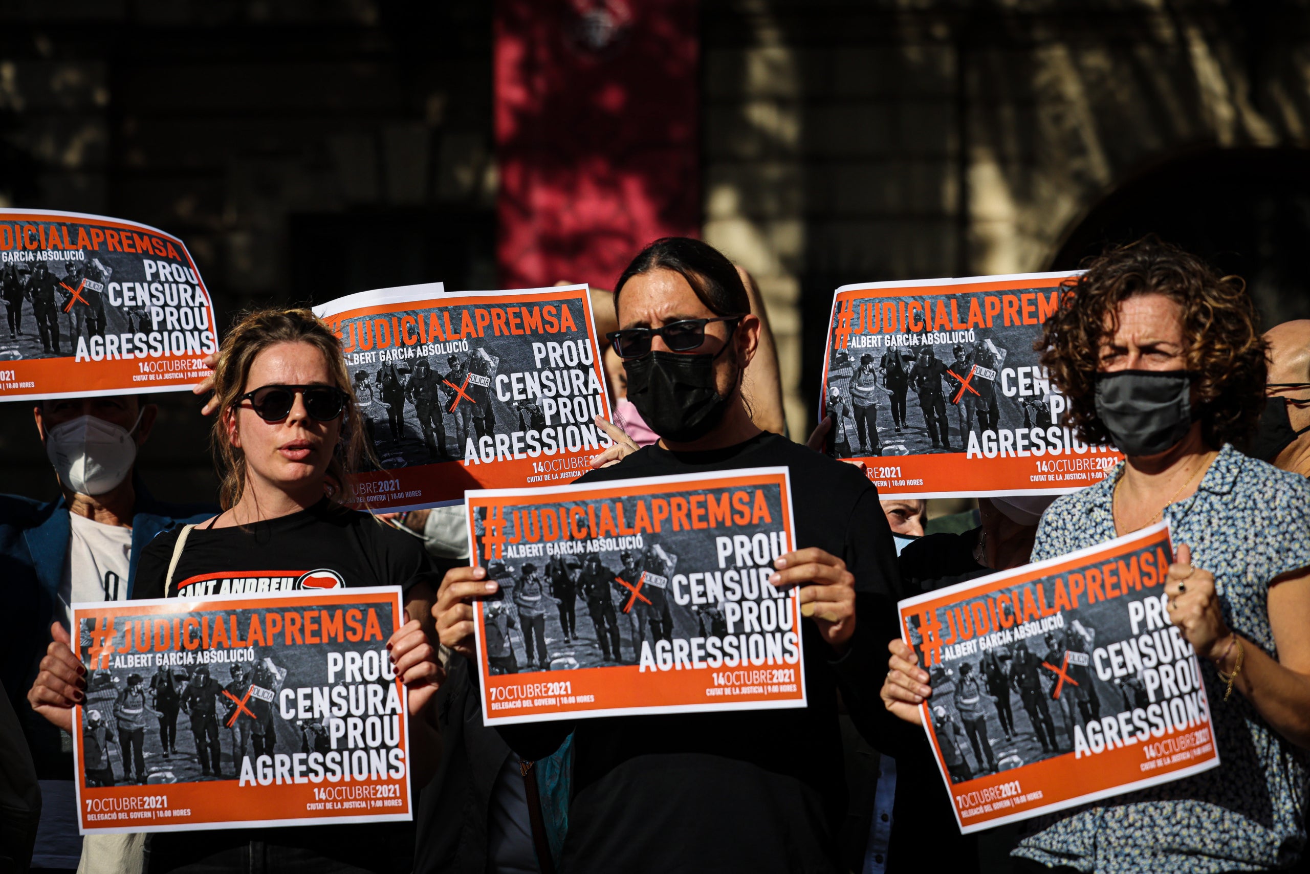 El fotoperiodista Albert García, durant la protesta / Jordi Borràs