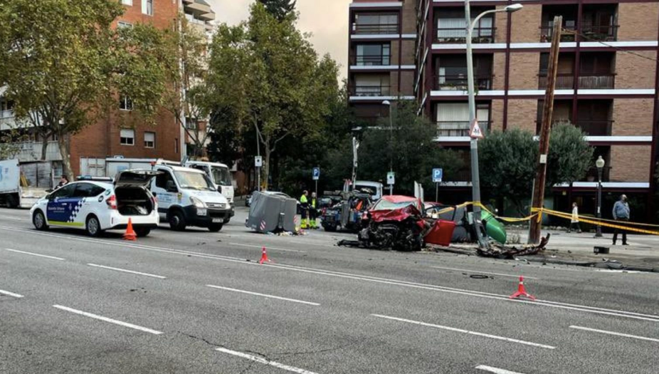 Accident de moto a Via Augusta FOTO: Joan Vehils Twitter