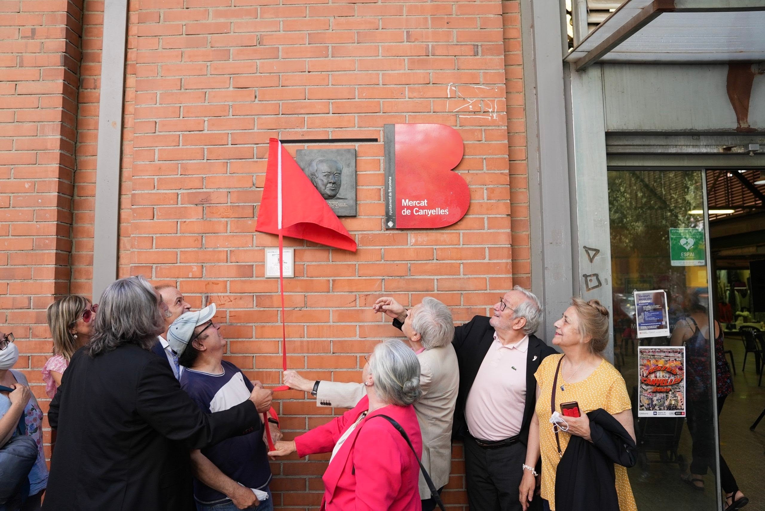 Placa d'homenatge a Machado al Mercat de Canyelles / Ajuntament de Barcelona