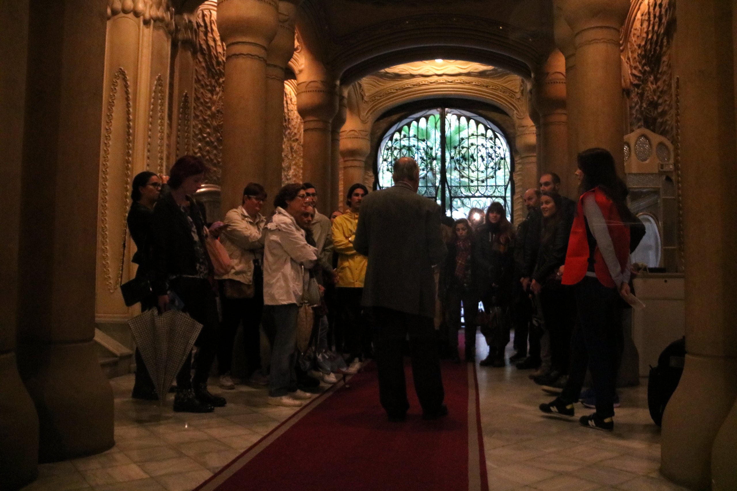 Visitants del festival Open House a l'interior de la Casa Sayrach, en una imatge d'arxiu / Miquel Codolar / ACN