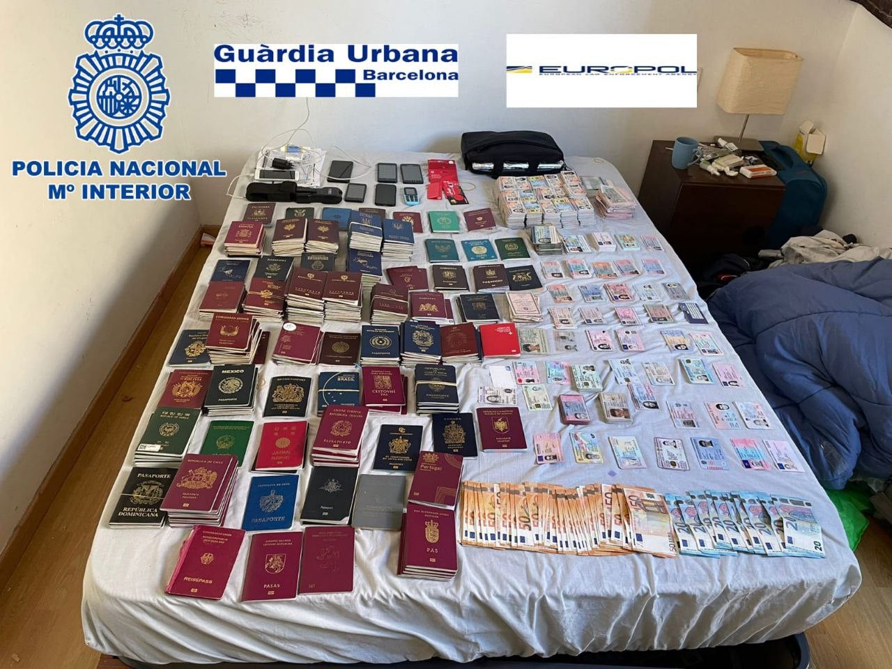 La policia ha trobat milers de documents robats a Barcelona / GUB