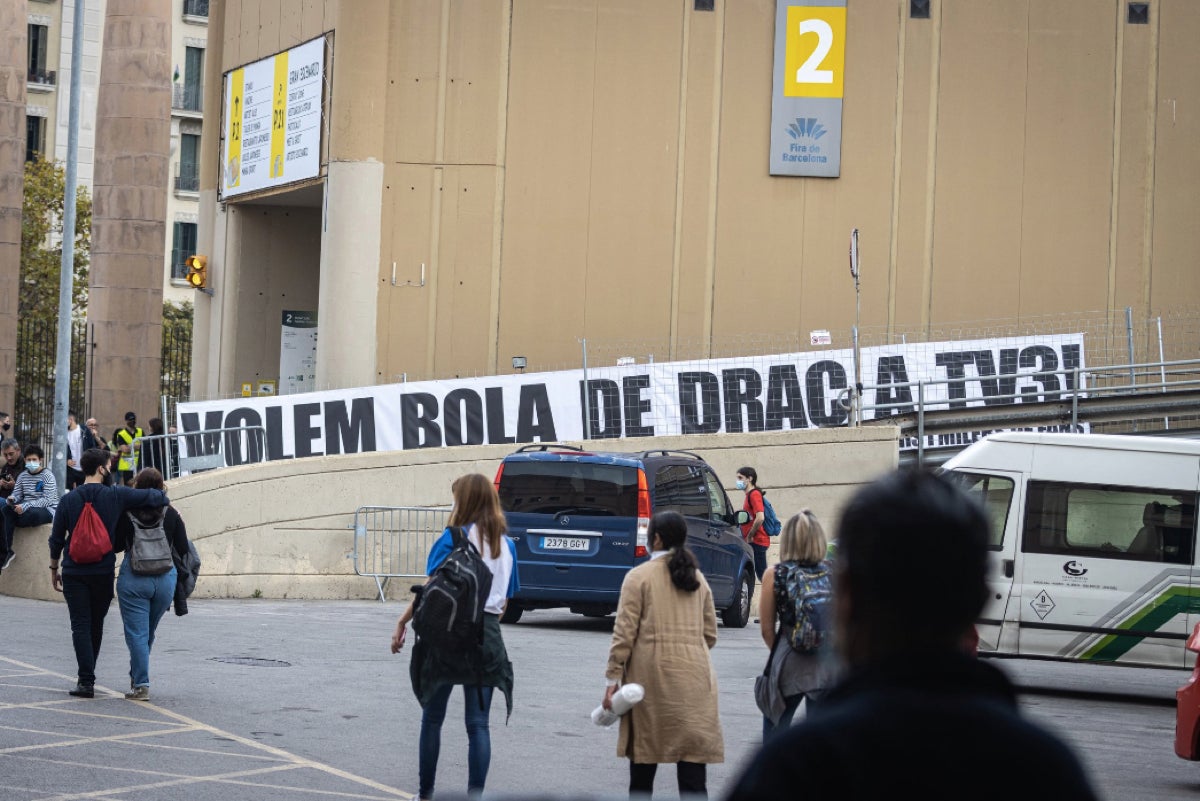 Pancarta al saló del Manga que reclama que Bola de Drac torni a TV3 Twitter-David Melero