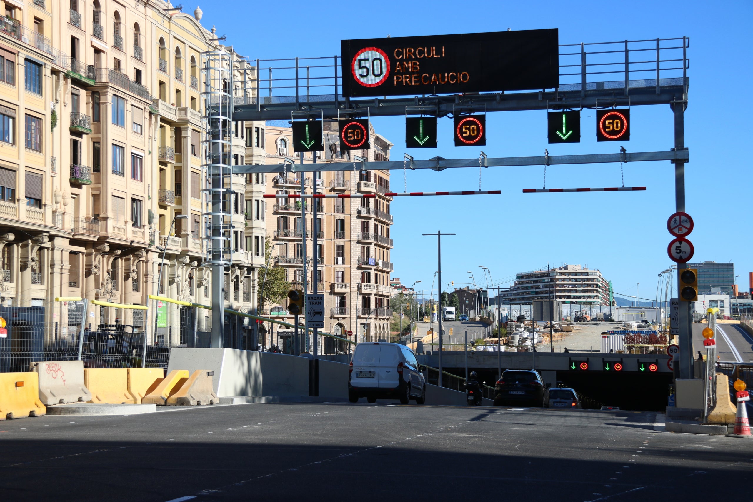 Entrada al túnel de les Glòries, obert dissabte 6 de novembre de 2021 en sentit Besòs / ACN