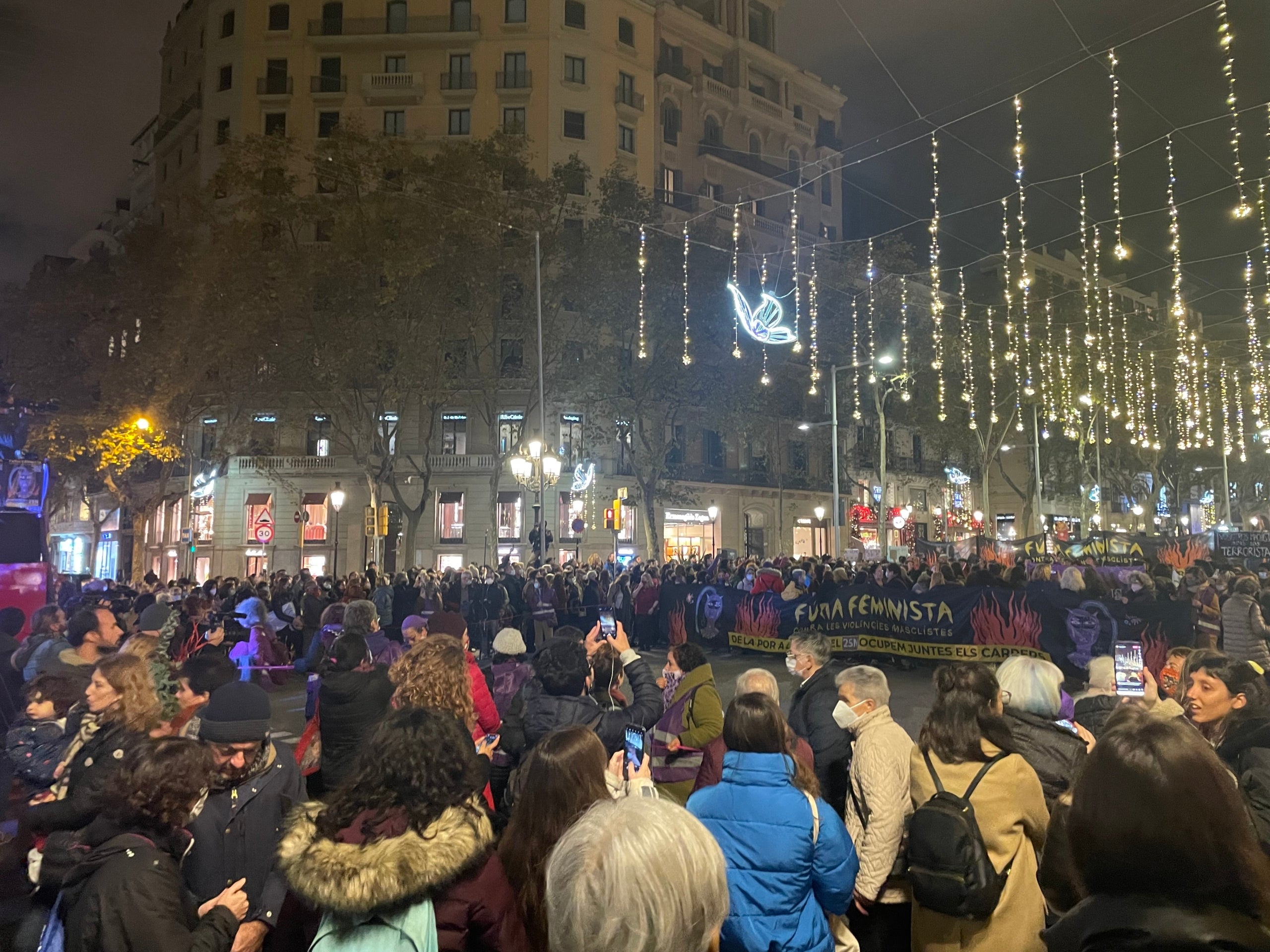 Centenars de persones es manifesten a Barcelona contra les violències masclistes / Europa Press