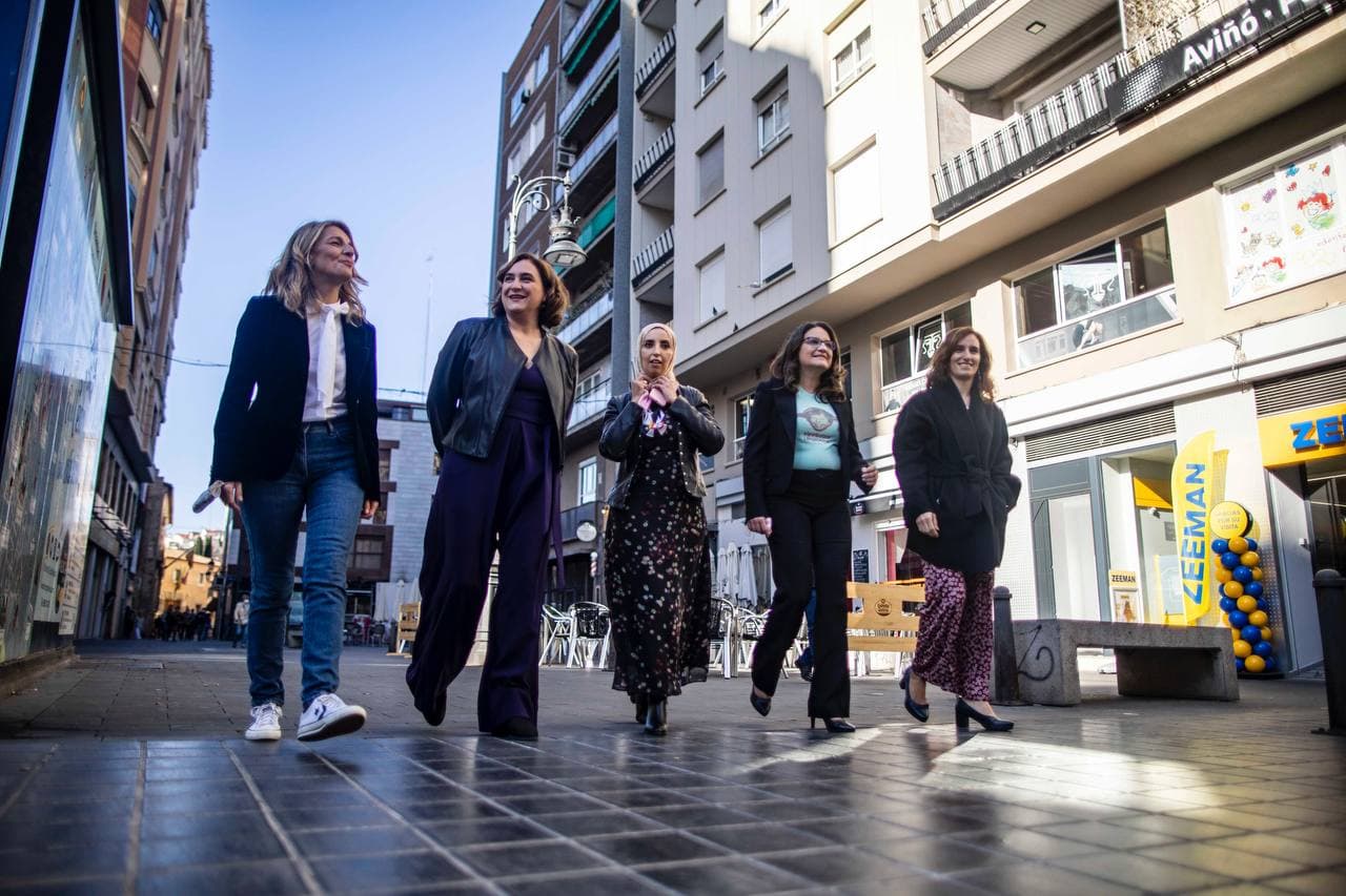 Yolanda Díaz, Ada Colau, Fátima Hamed Hossain, Mónica Oltra i Mónica García a l'acte d'aquest dissabte a València / Insagram (@adacolau)