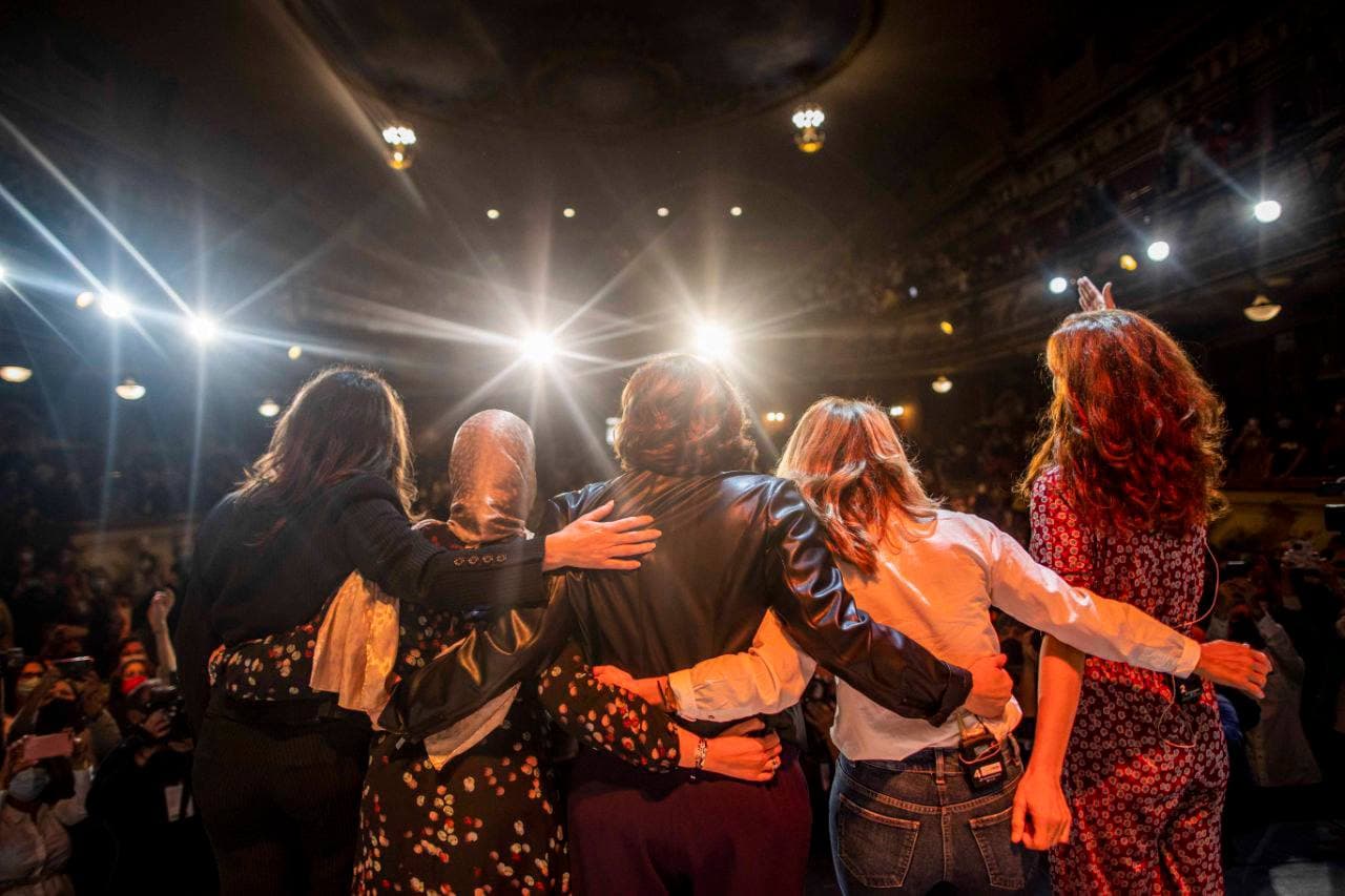 Mónica Oltra, Fátima Hamed Hossain, Ada Colau, Yolanda Díaz i Mónica García a l'acte d'aquest dissabte a València / Insagram (@adacolau)