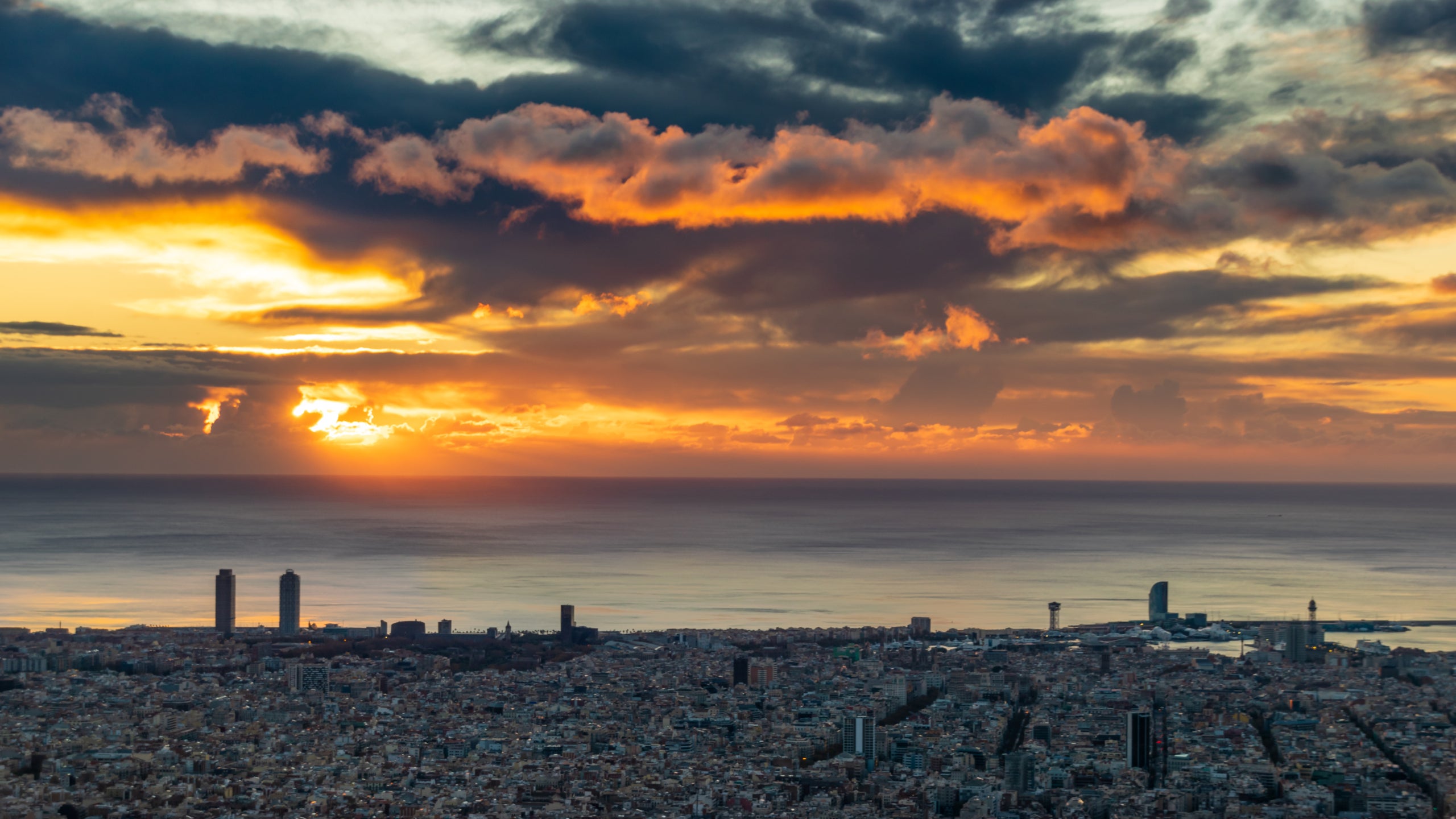 Sortida de sol a Barcelona / Alfons Puertas (Observatori Fabra de Barcelona)