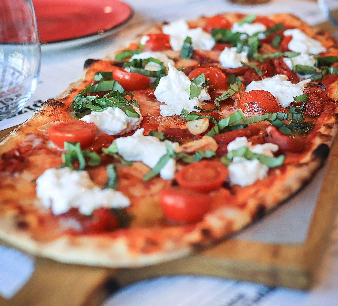 El Racó i el diari de la capital llancen la pizza TOT Barcelona