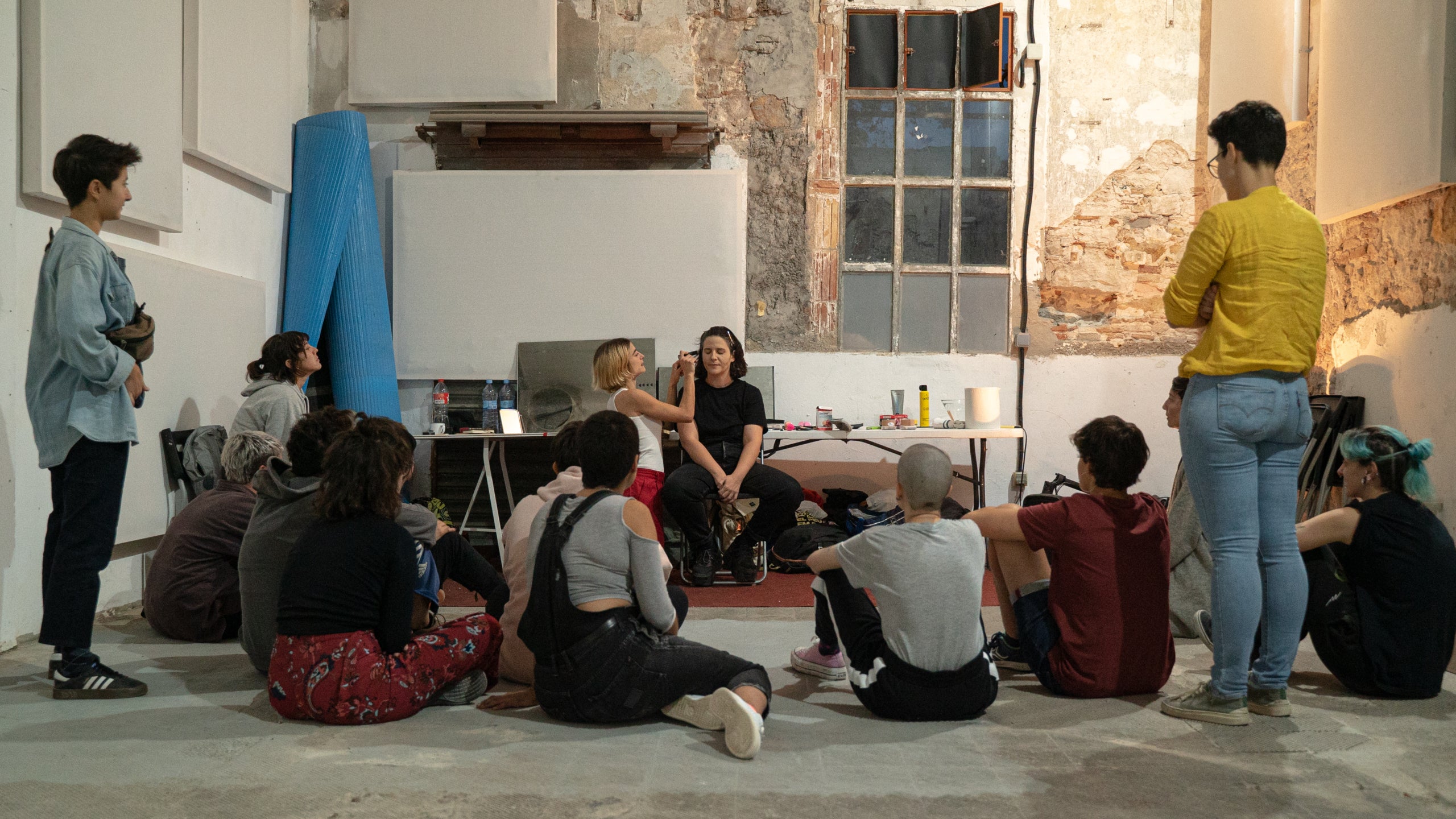 Taller Drag King a l'espai de creació artística La Escocesa de Poblenou / Camila Gómez (@camila_goa)