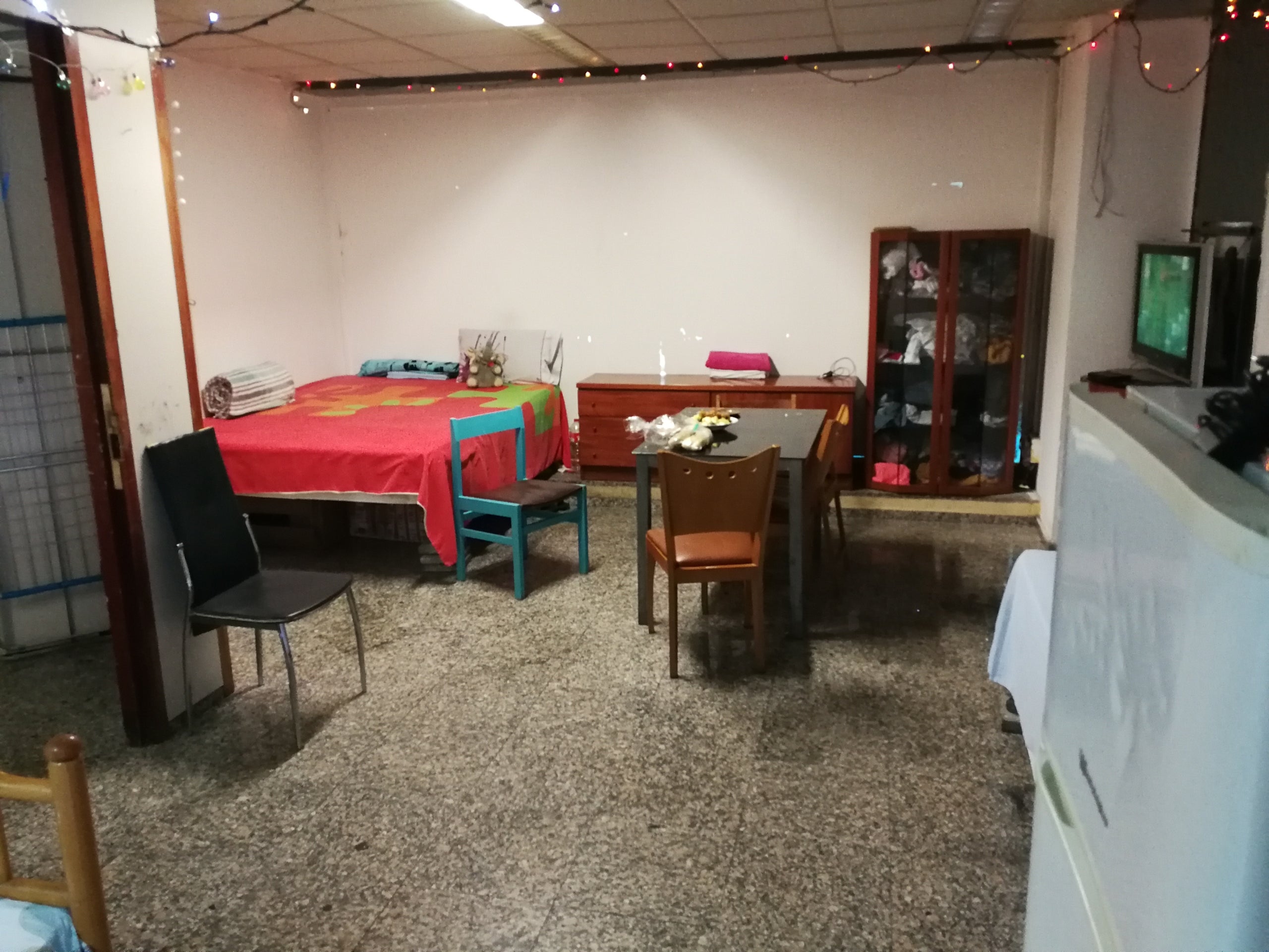 L'interior de l'oficina ocupada al barri del Besòs / JR