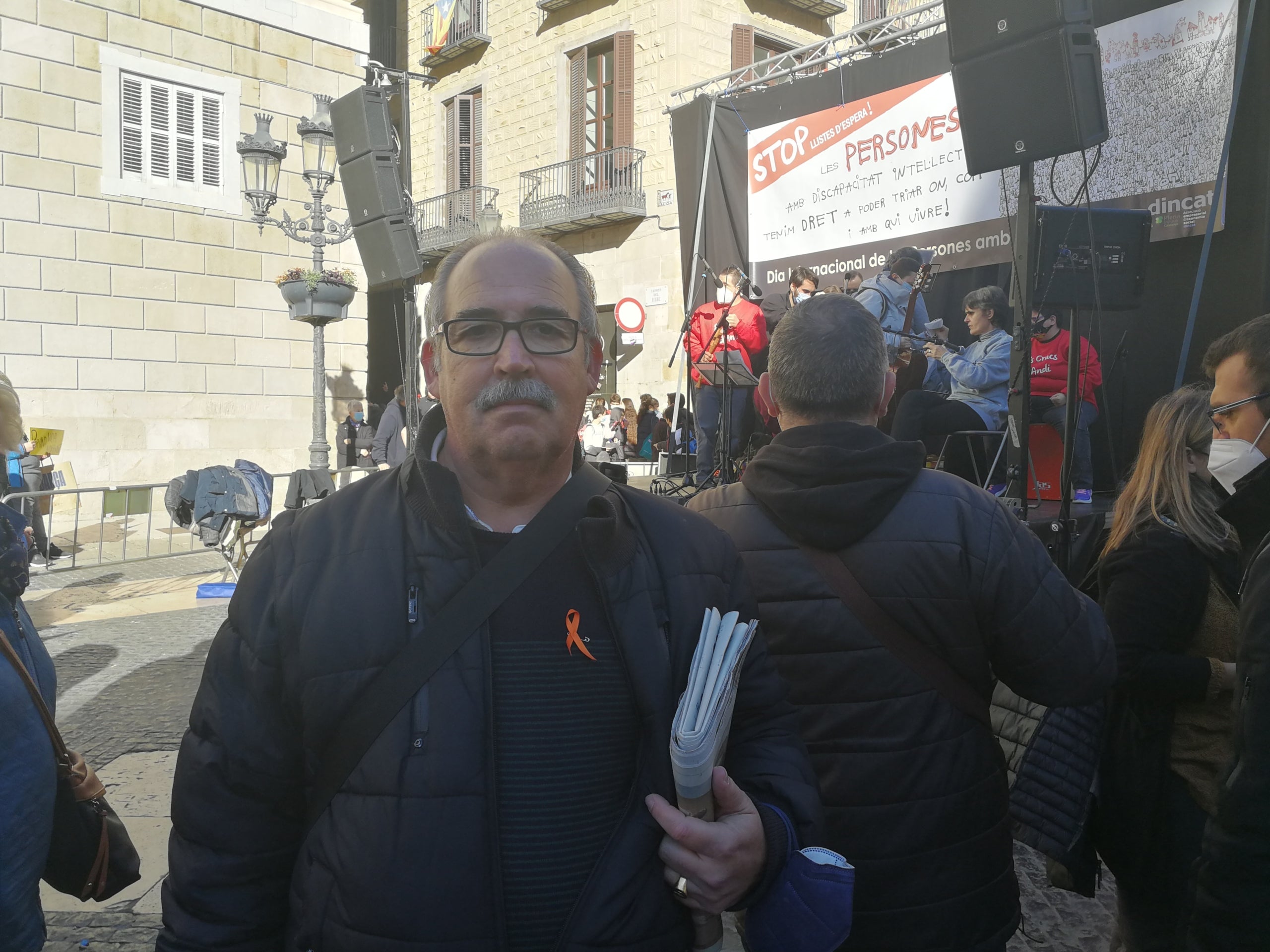 Ángel Bueno, que fa 16 anys que espera resposta per la sol·licitud per accedir a una plaça residencial per al seu fill, amb discapacitat intel·lectual / JR 