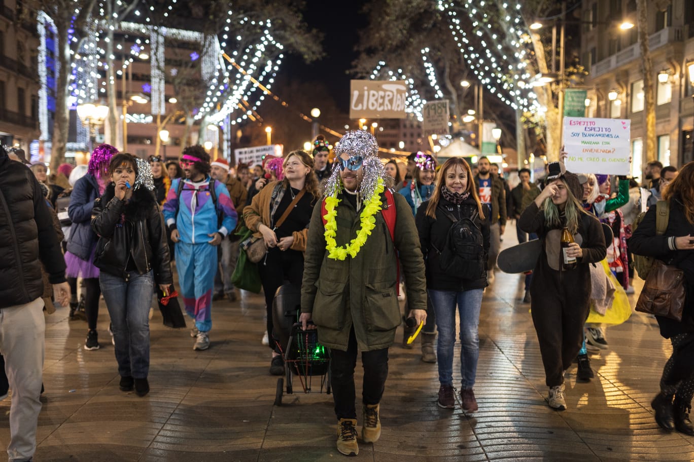 Marxa negacionista en la vigília de Cap d'Any, a la Rambla / David Melero