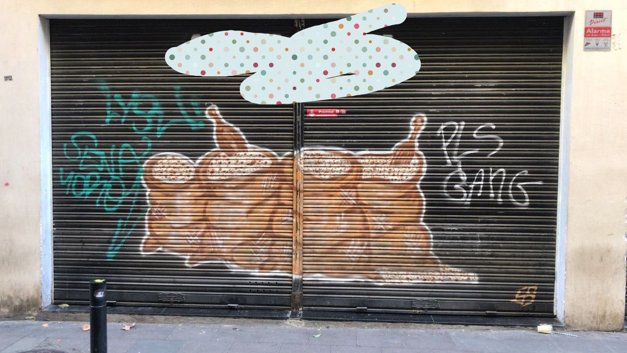 Un dels locals precintats al Raval / Twitter