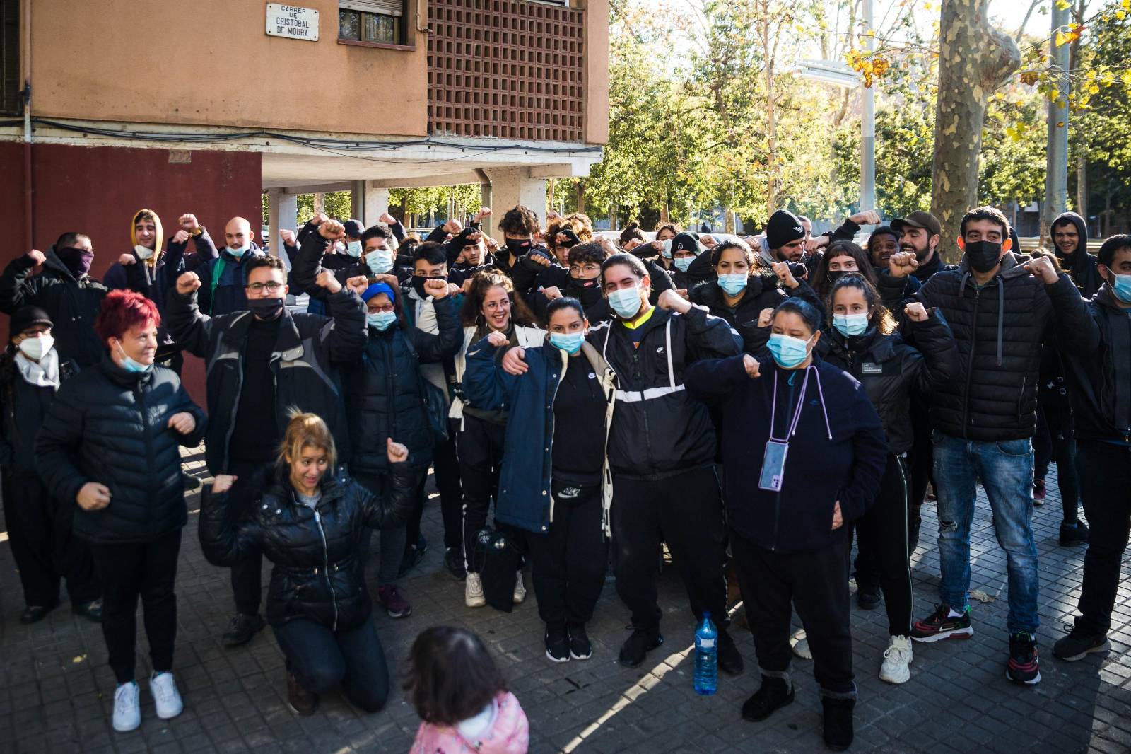 Part dels concentrats per aturar un desnonament al Besòs i al Maresme / Sindicat d'Habitatge de la Verneda i el Besòs