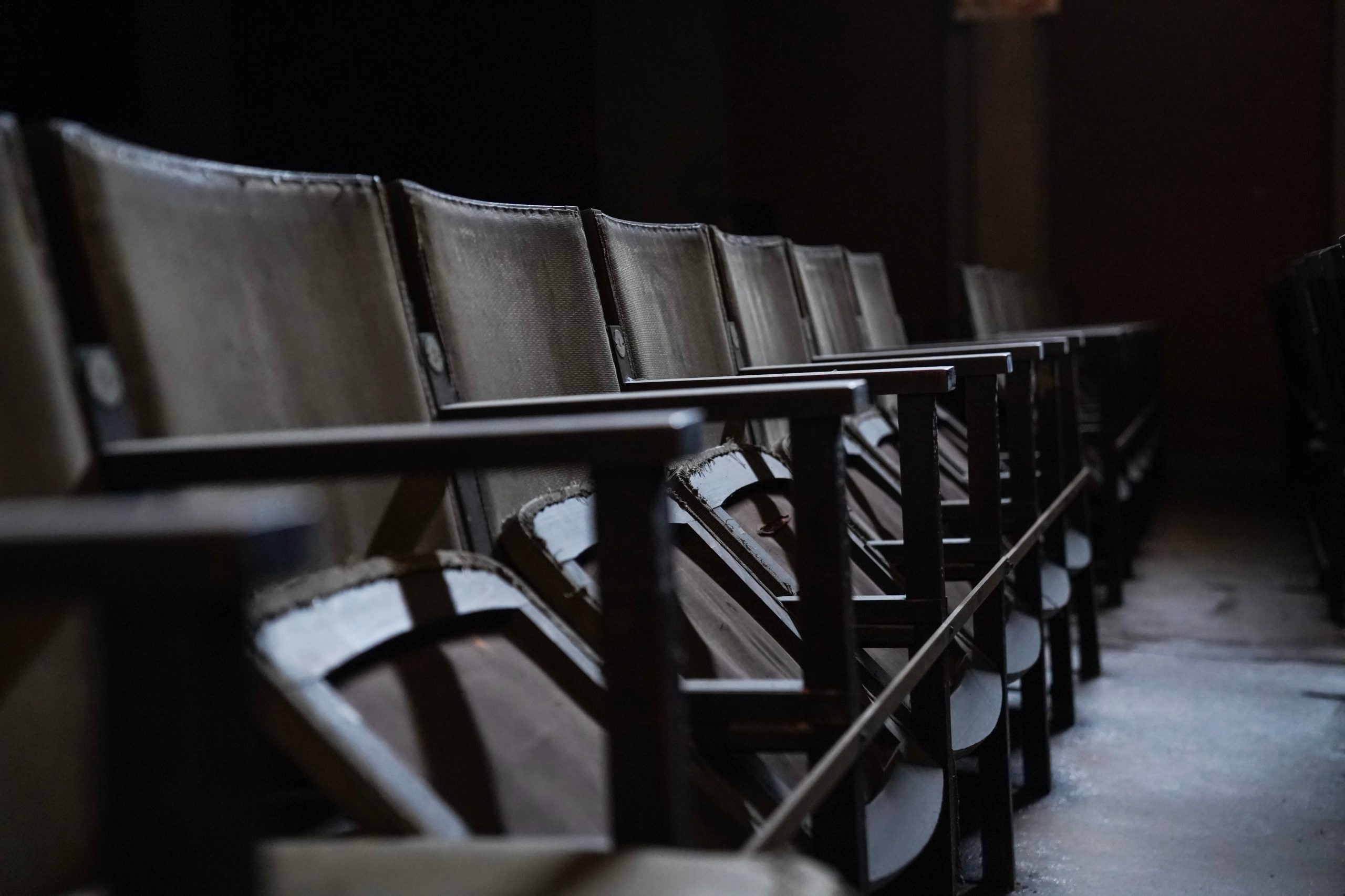 Butaques del teatre Studium, dins del Taller Masriera / Ajuntament de Barcelona