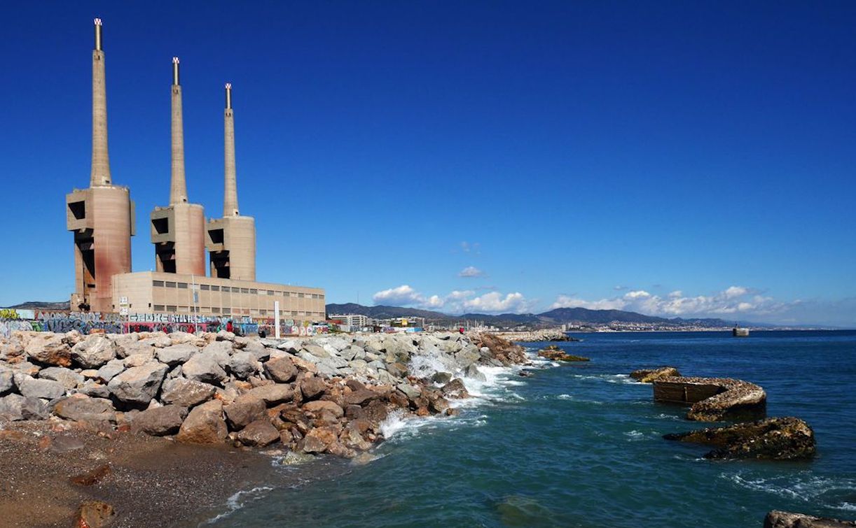 Vista de les Tres Xemeneies del Besòs / Barcelona Imatges - Vicente Zambrano