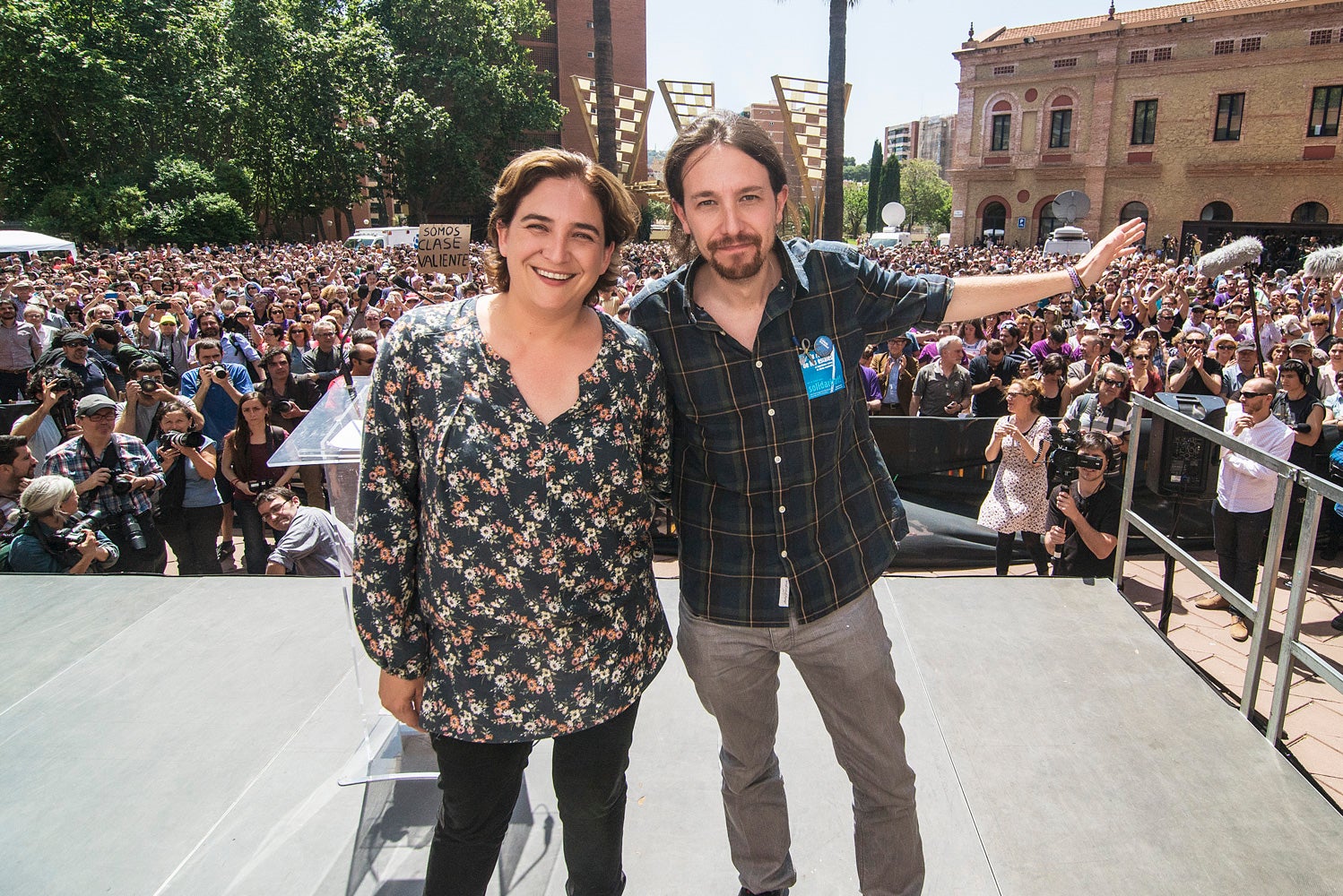 Ada Colau i Pablo Iglesias en un míting a Nou Barris el 2015 / Bcomú - Marc Lozano