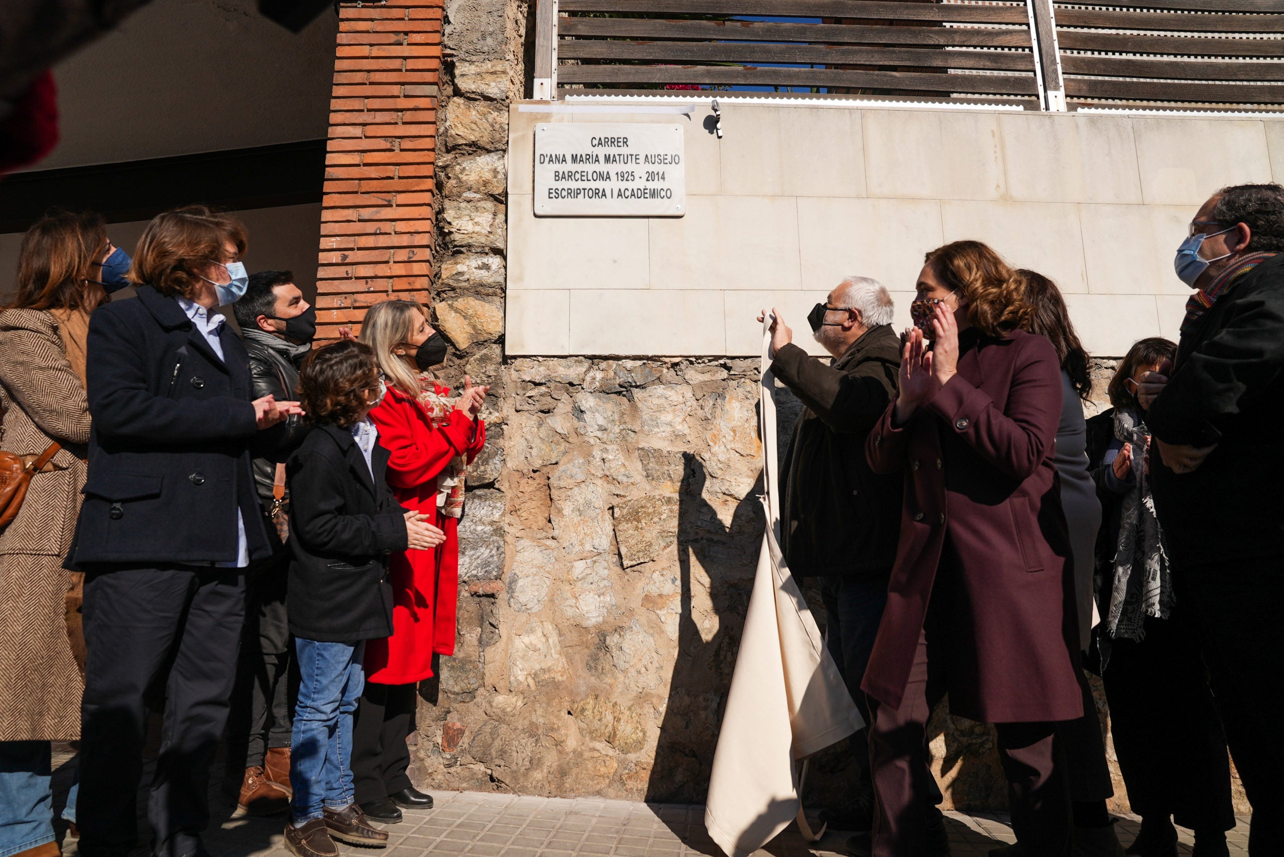 Placa dedicada a l'escriptora Ana Maria Matute Ausejo amb una pífia ortogràfica / Ajuntament de Barcelona