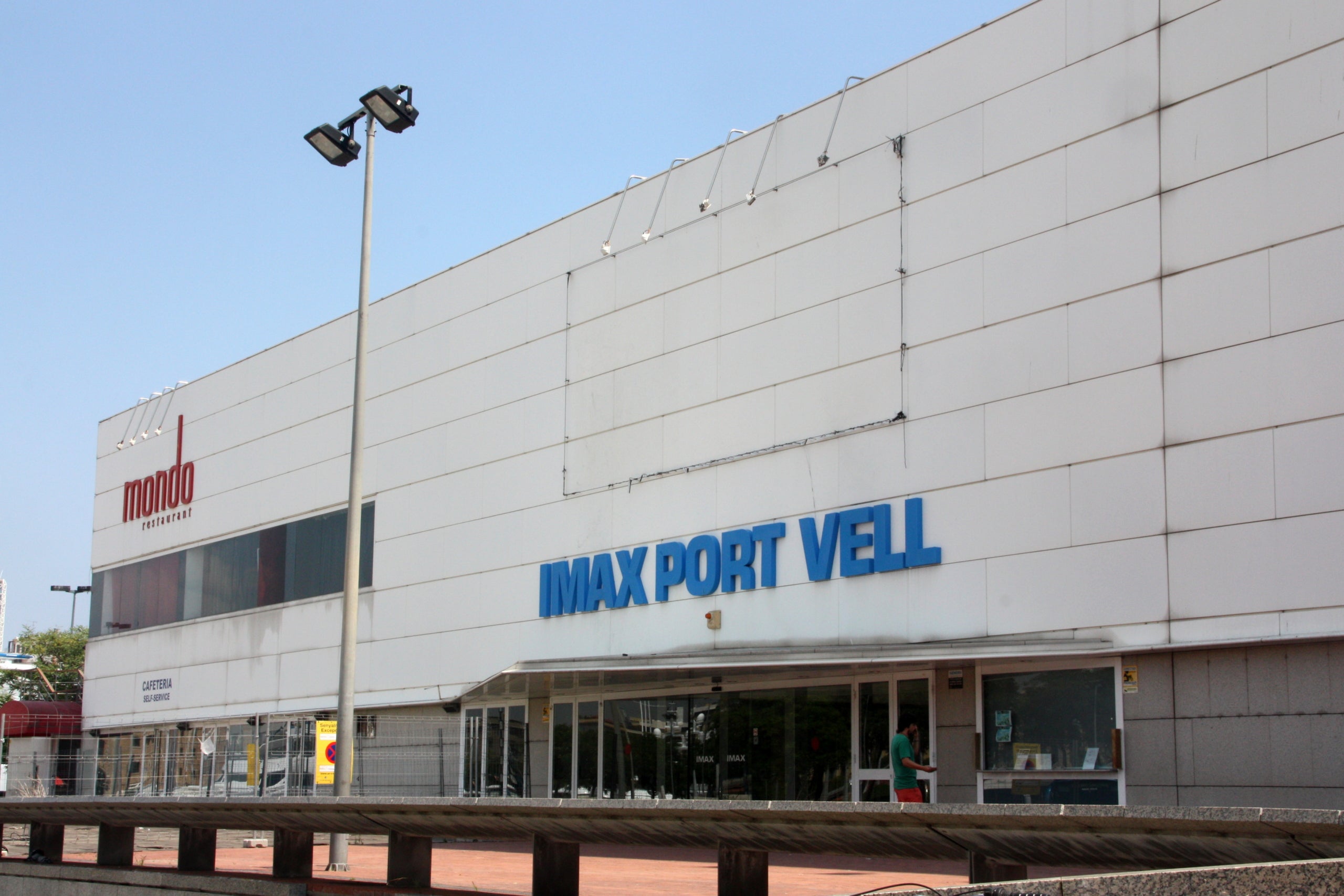 La façana de l'Imax Port Vell l'any 2014, quan va tancar / ACN