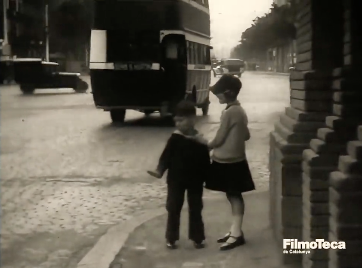 Fotograma del vídeo amateur de dos nens a la Barcelona de 1929 / Joaquim Campa