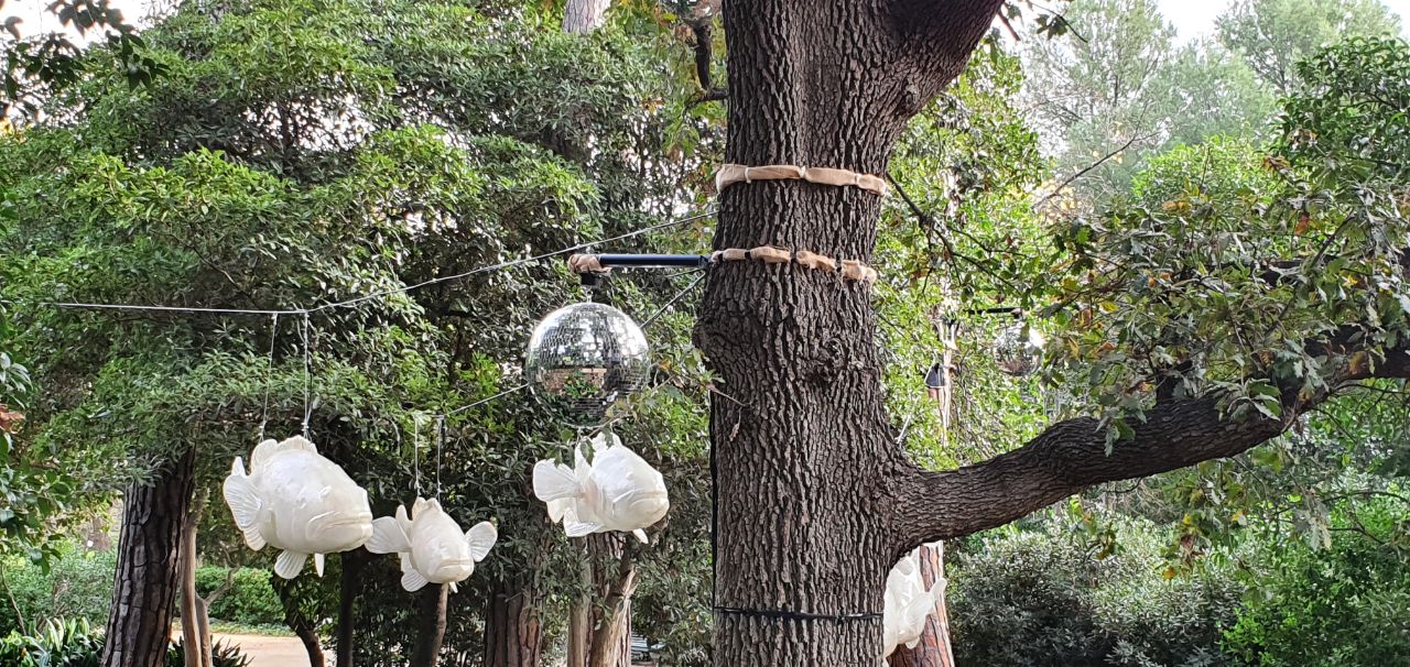 Instal·lació de l'espectacle 'Natura encesa' als Jardins de Pedralbes / Cedida