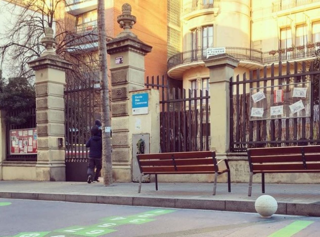 Entrada de l'escola Mas Casanovas, al Baix Guinardó / Instagram