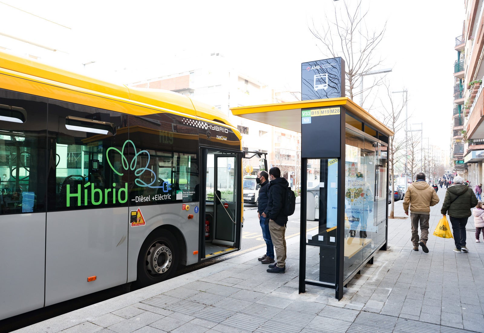 Nova marquesina de bus dissenyada per l'AMB, a Santa Coloma / AMB