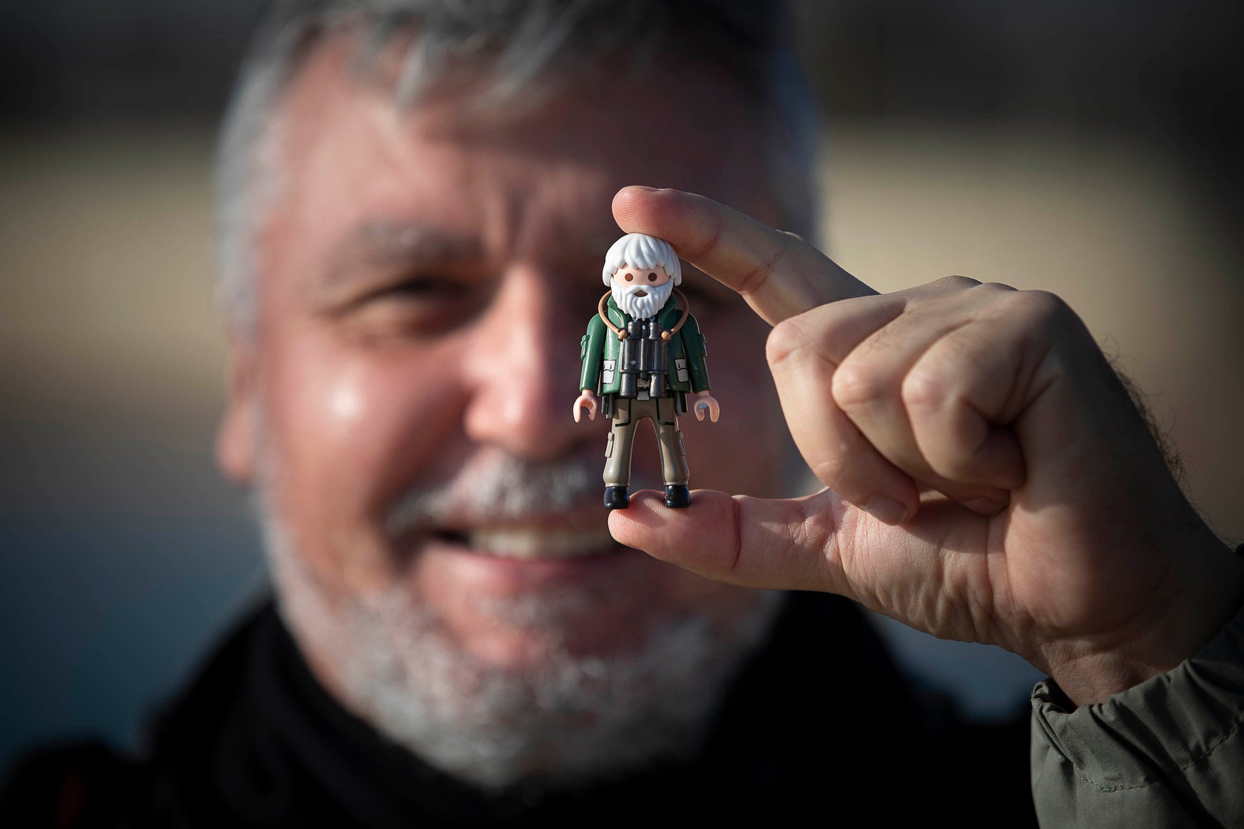 Paco Torres, amb la seva rèplica en Playmobil / Jordi Play