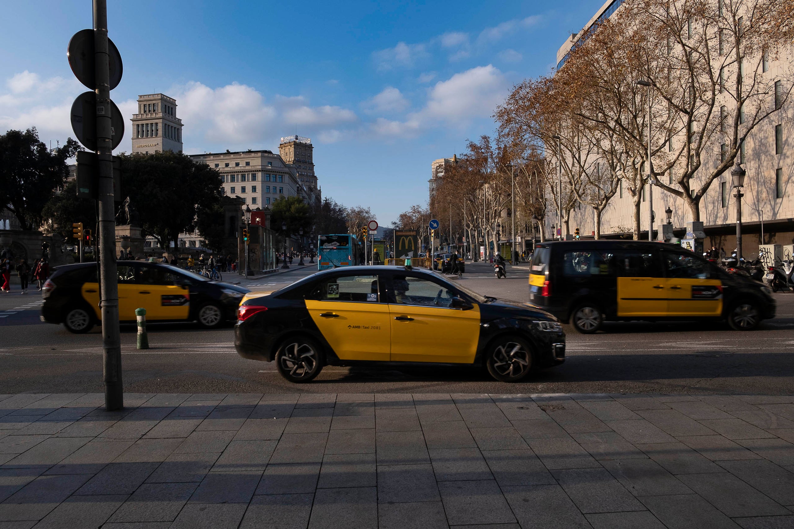 Taxis als voltants de plaça Catalunya /
Jordi Play