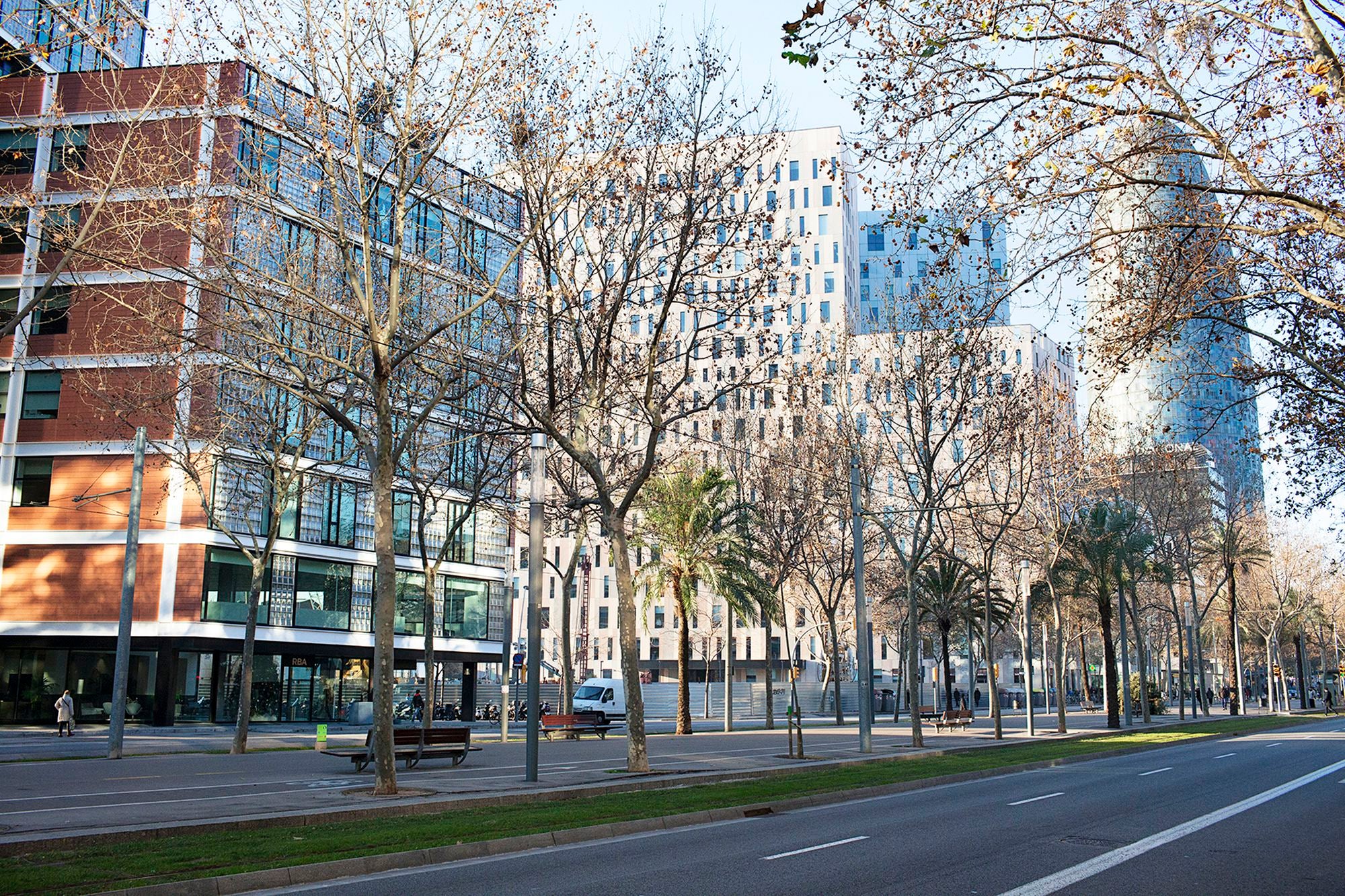 Vista de la Diagonal des del 22@ / Paola de Grenet