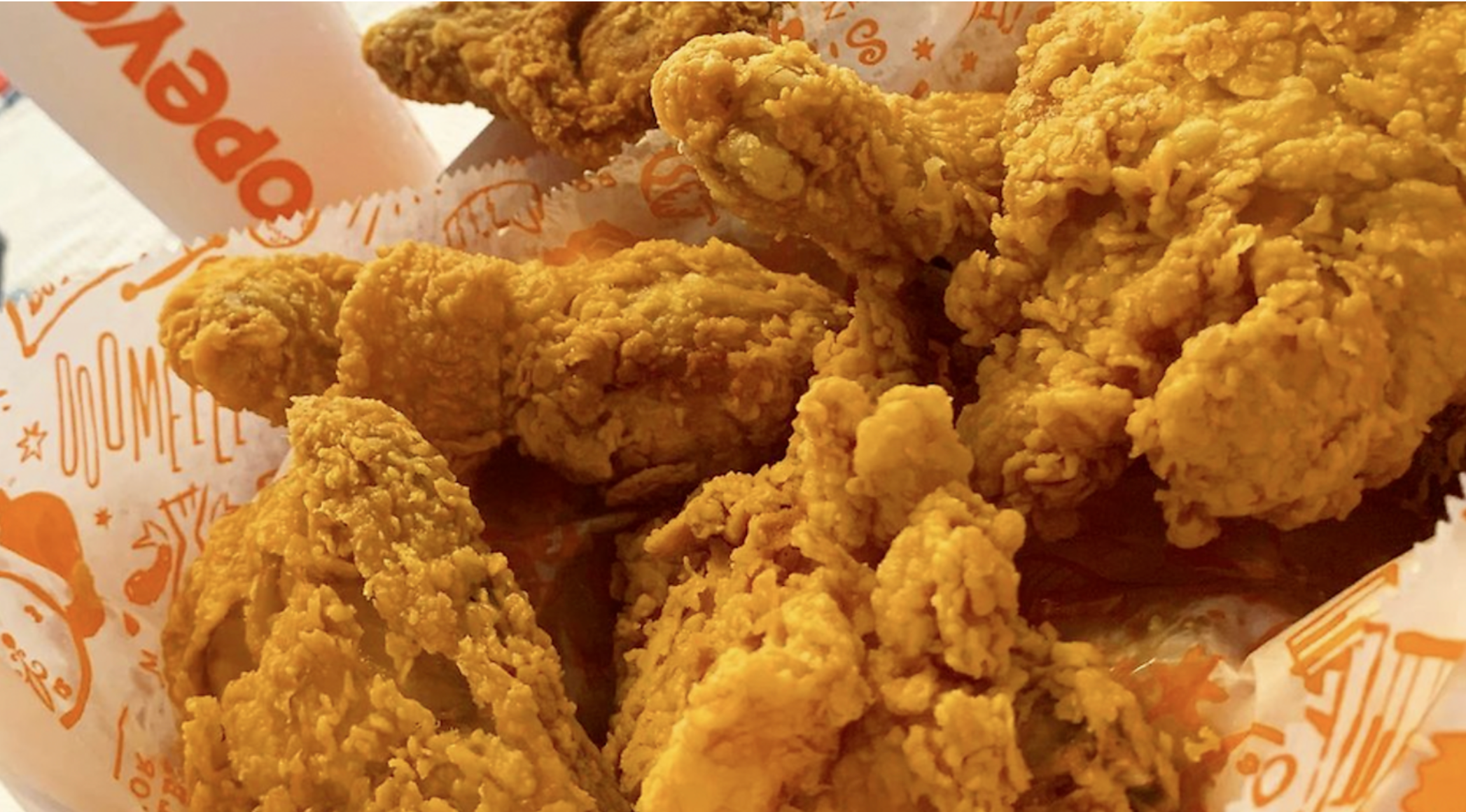 Popeyes obre el seu primer establiment a la ciutat a l'avinguda Josep Tarradellas, 138