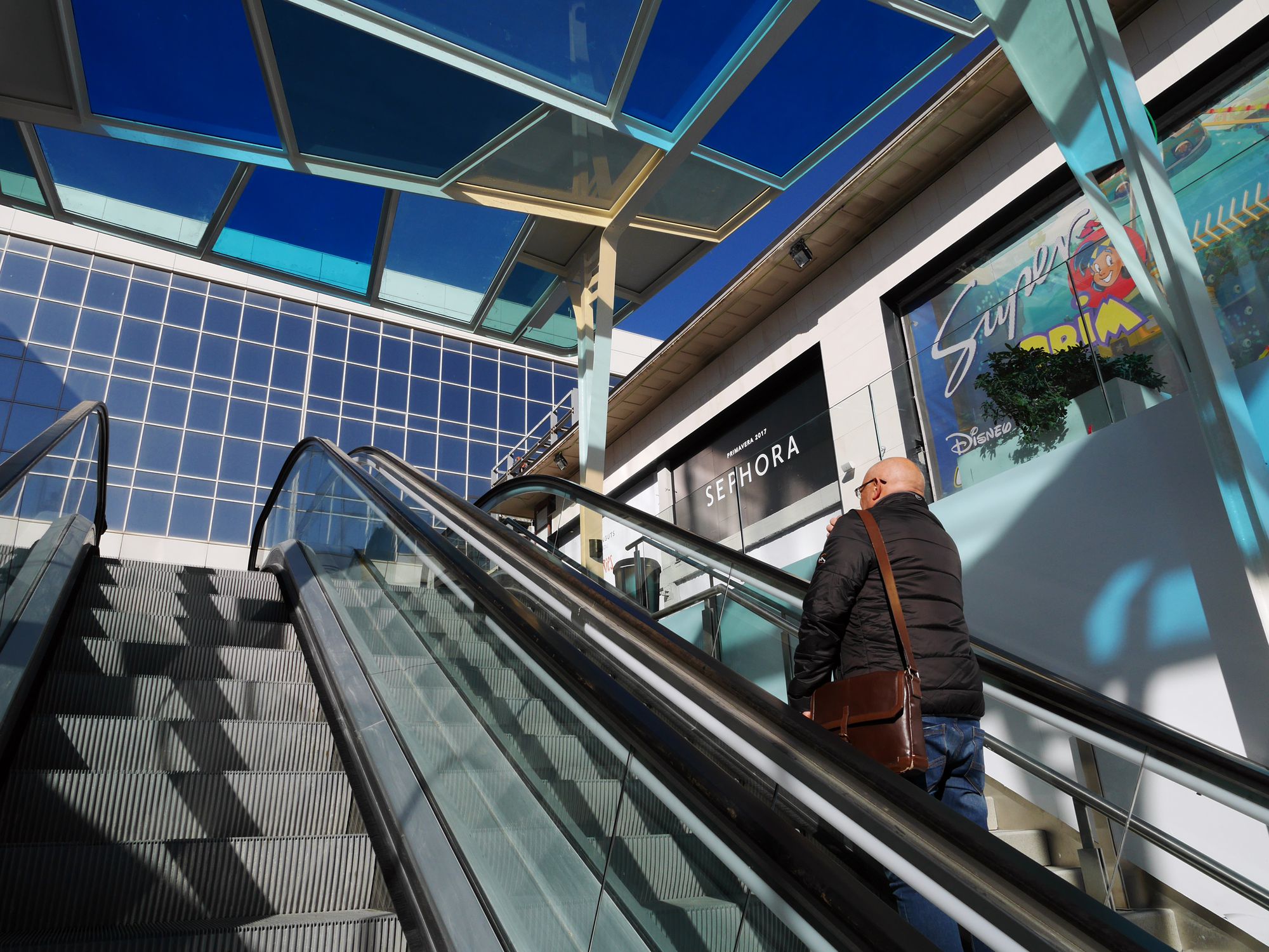 Escales mecàniques al centre comercial Glòries / Vicente Zambrano