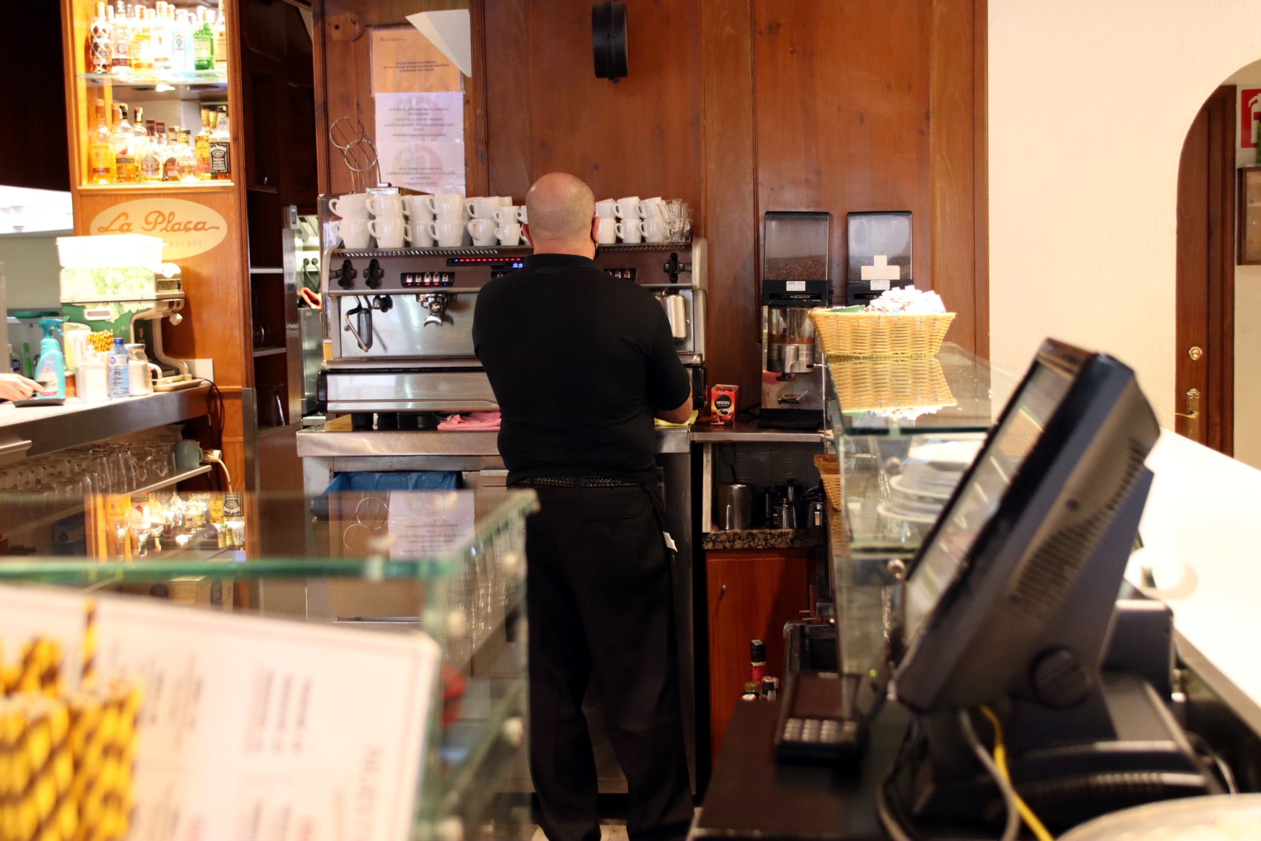 Interior d'un bar / Laura Busquets i Lourdes Casademont (ACN)