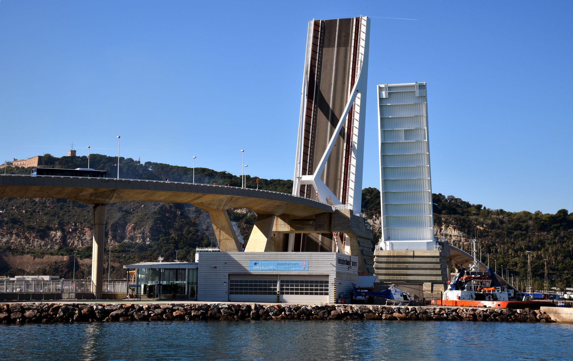 Pont d'Europa, al port de Barcelona / Antonio Lajusticia Bueno