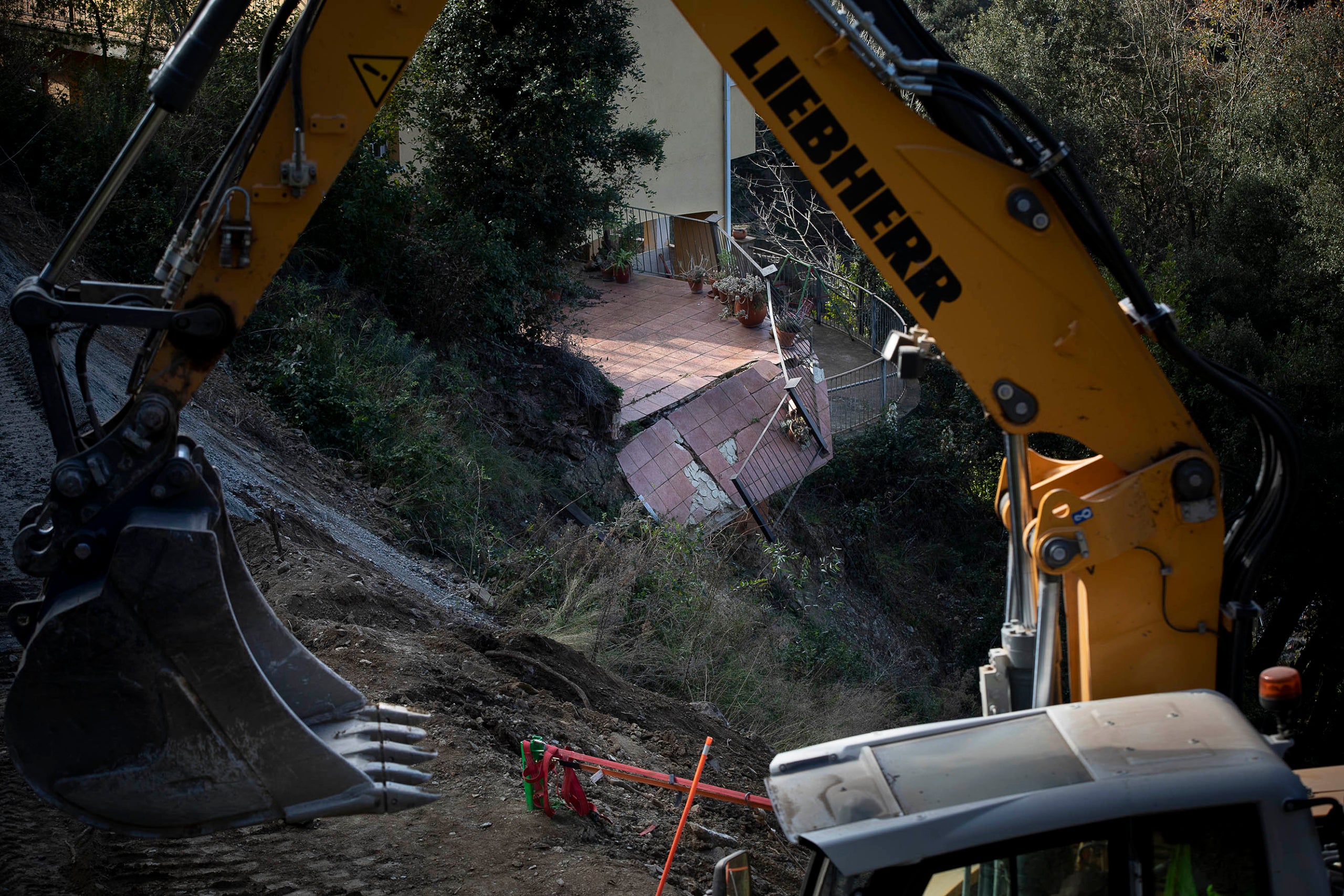 Part d'una terrassa destrossada per una esllavissada al barri de Can Rectoret de Vallvidrera / Jordi Play