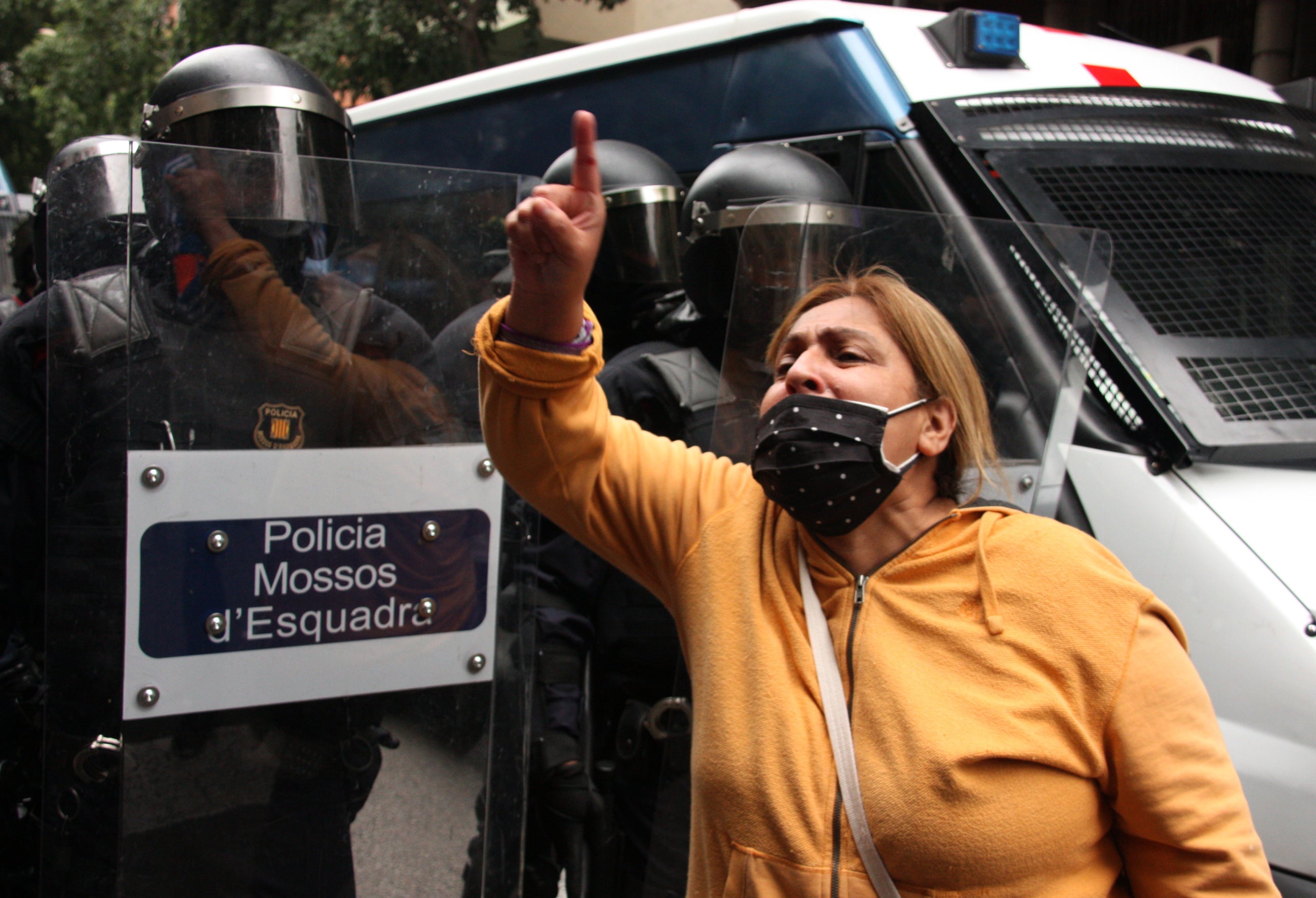 Un moment de la protesta pel desallotjament al bloc Llavors ACN