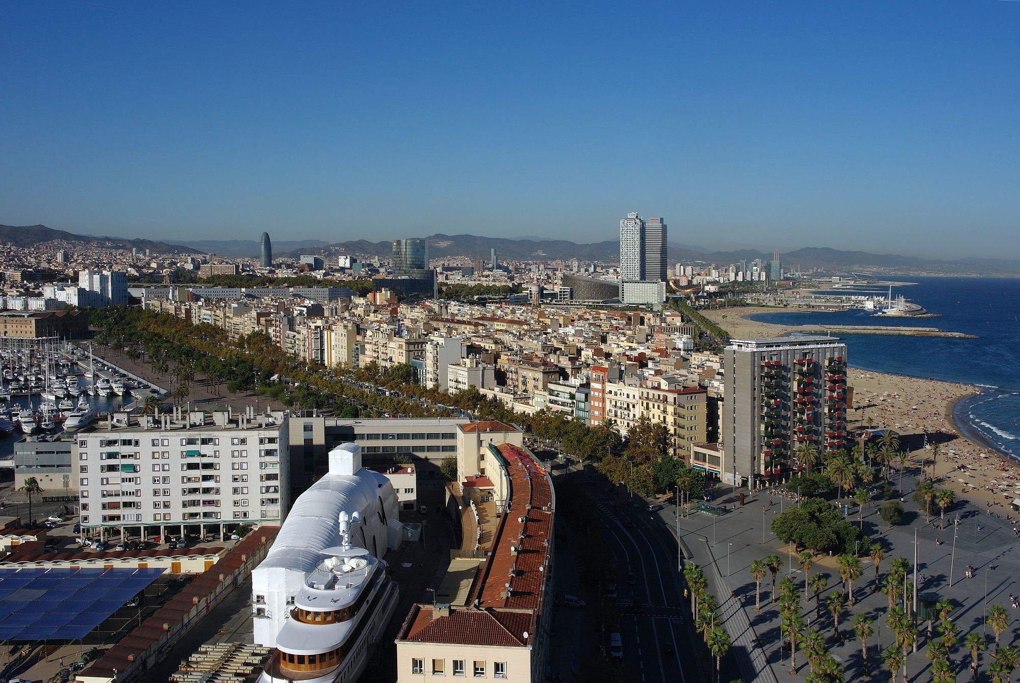 Passeig Joan de Borbó / Vicente Zambrano González