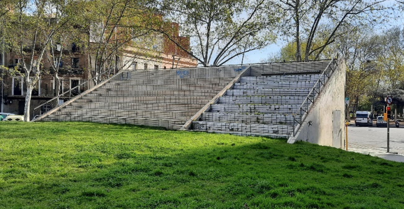 Grada de la piscina vella del Poblenou / Ajuntament de Barcelona