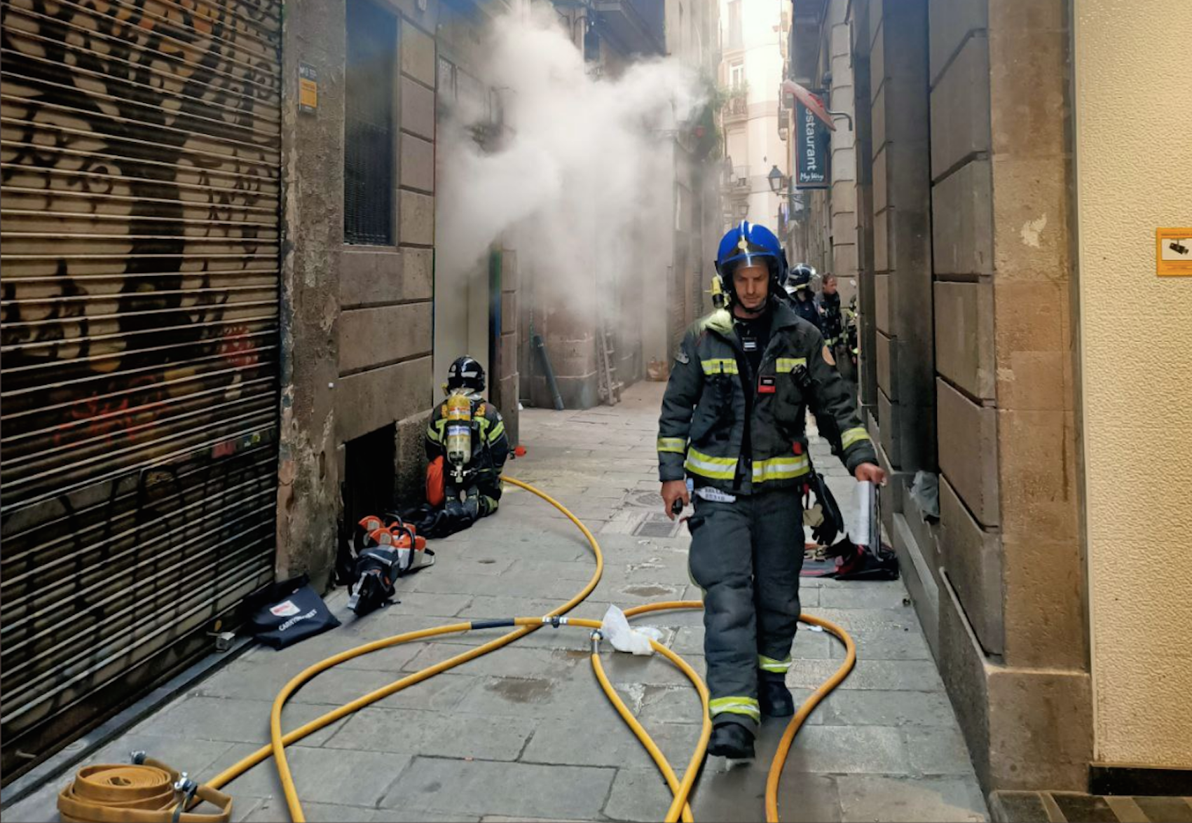 Incendi al carrer Rauric, al Gòtic / Bombers de Barcelona