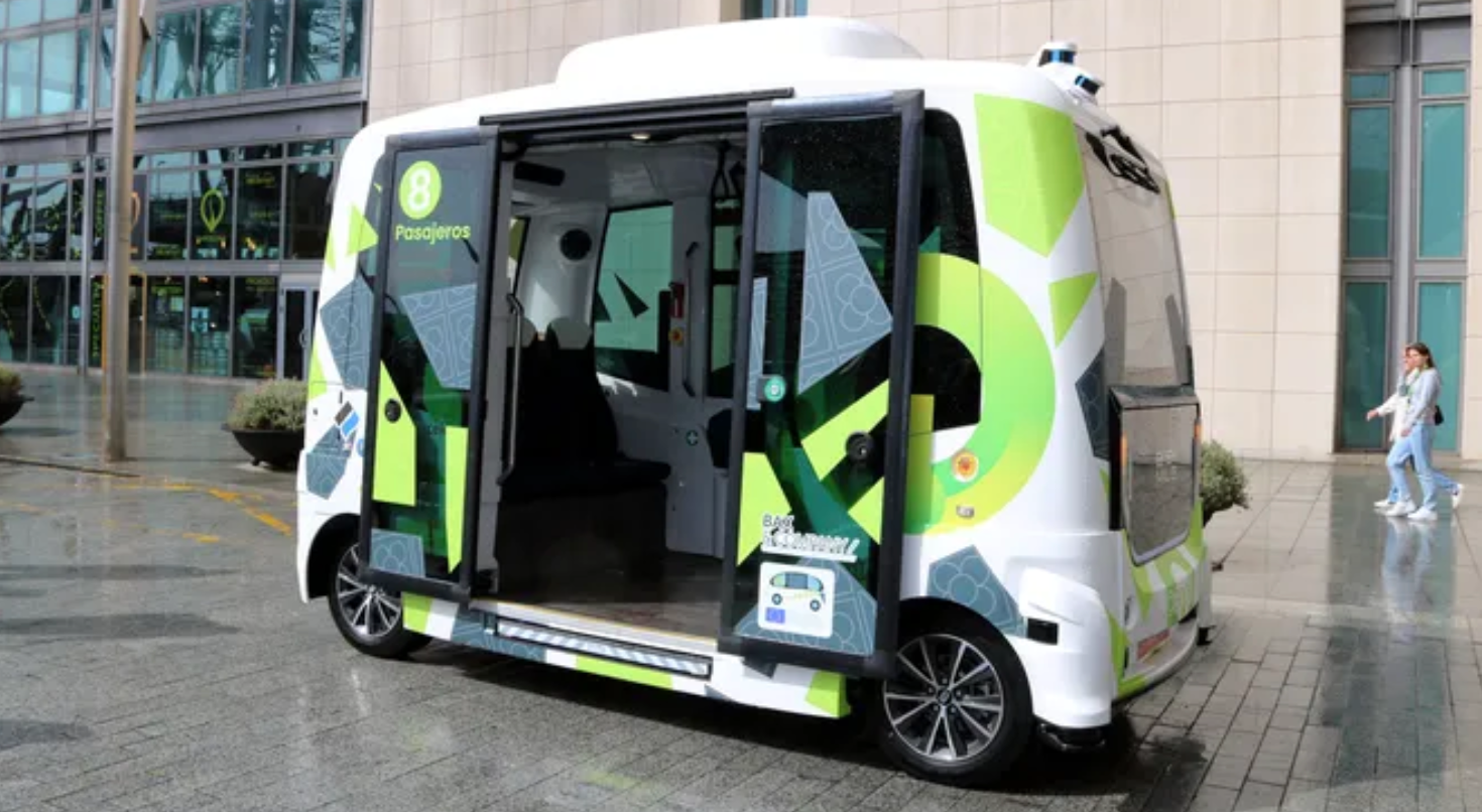 El vehicle autònom, elèctric, pot traslladar un màxim de vuit persones
