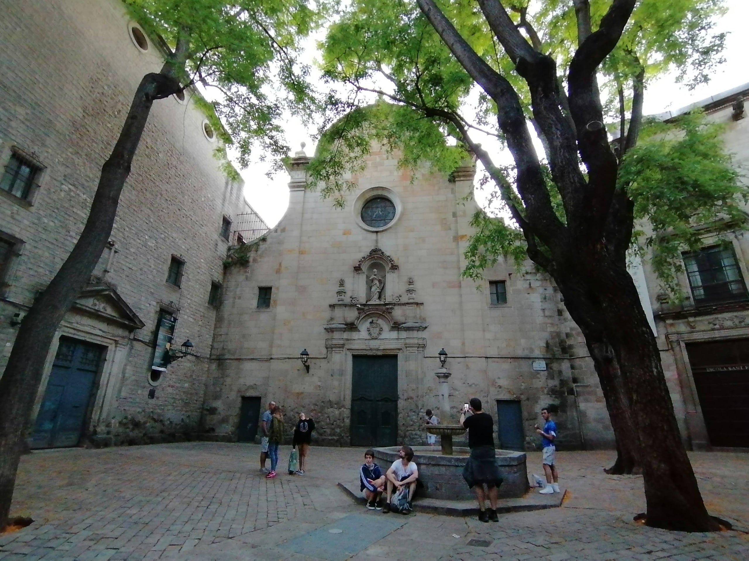 Plaça de Sant Felip Neri / MMP