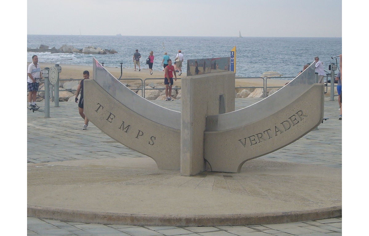 L'enigmàtica l'escultura de formigó i acer 